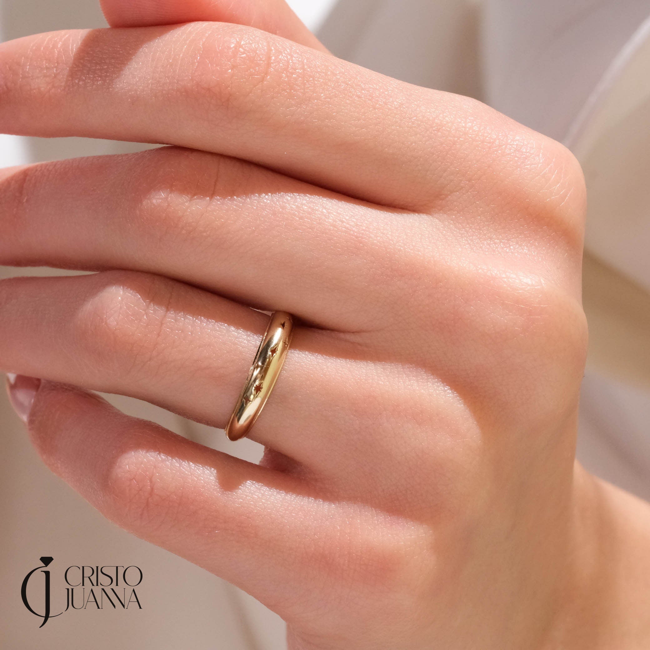 Chunky Dome Star Statement Ring – 14K Solid Gold ⭐✨
Make a bold statement with this geometric star dome ring. Crafted in solid gold, its thick and modern design adds a trendy, edgy touch to any outfit. Perfect for stacking or wearing solo as a standout piece. 💫