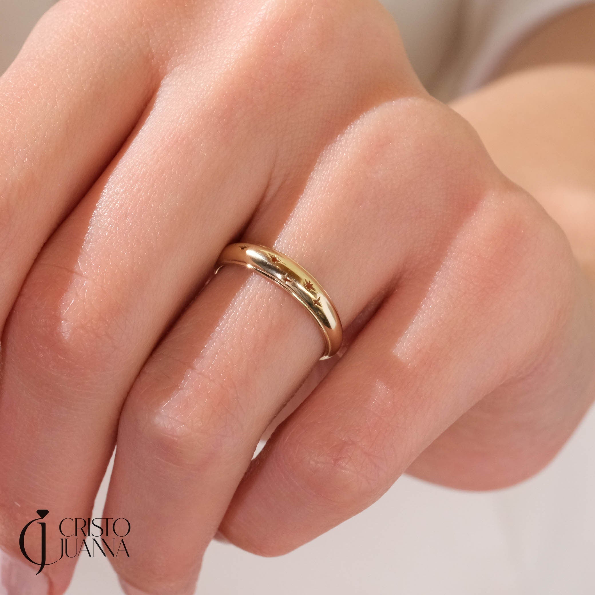 Chunky Dome Star Statement Ring – 14K Solid Gold ⭐✨
Make a bold statement with this geometric star dome ring. Crafted in solid gold, its thick and modern design adds a trendy, edgy touch to any outfit. Perfect for stacking or wearing solo as a standout piece. 💫