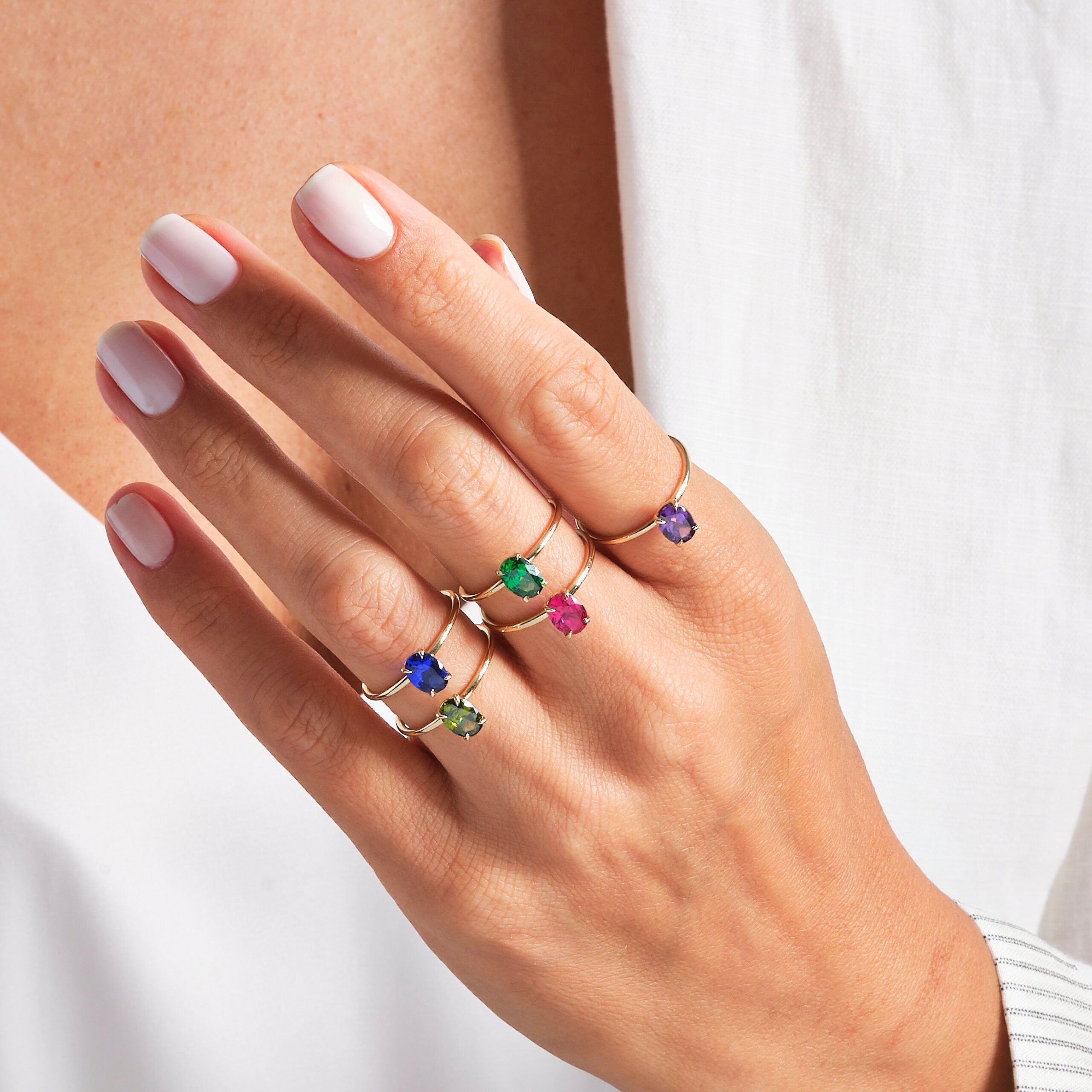 š Oval Emerald Birthstone Ring ā 14K Solid Gold Solitaire Green Gemstone Band
This elegant oval emerald ring brings a rich, vibrant pop of green to any jewelry collection. Crafted in solid gold with a smooth, dainty band, itās perfect as a birthstone ring, everyday solitaire, or meaningful gift for someone special. Its minimalist silhouette makes it ideal for stacking or wearing alone as a timeless statement piece.