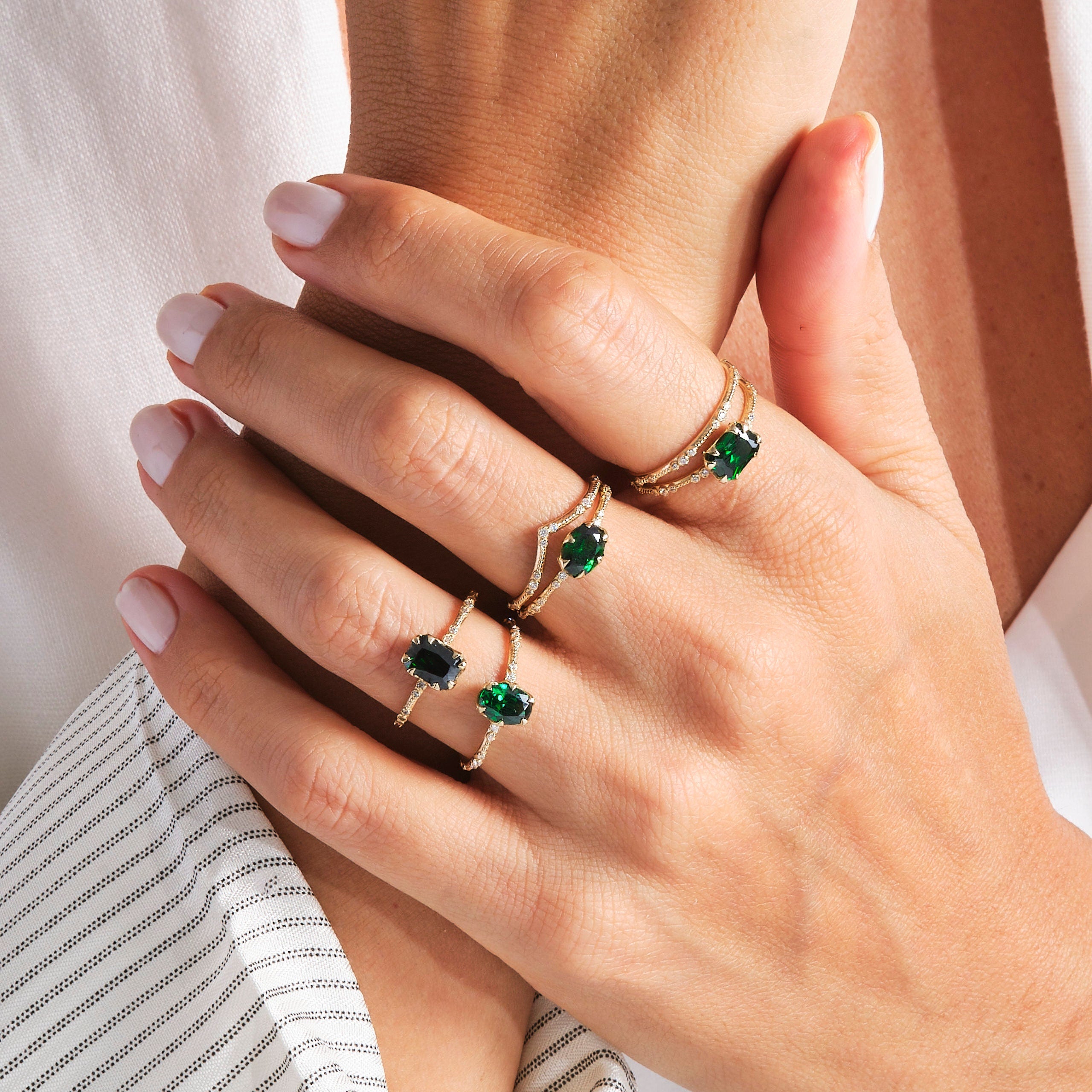 Oval Emerald Engagement Ring – 14K Solid Gold Side Diamond Band 💚✨
A timeless design for the elegant soul — this Oval Emerald Engagement Ring captures sophistication and sentiment. Handcrafted in solid 14K gold, it features a radiant 7x5 mm oval-cut emerald framed by sparkling side diamonds or moissanites, creating a graceful harmony of color and brilliance.