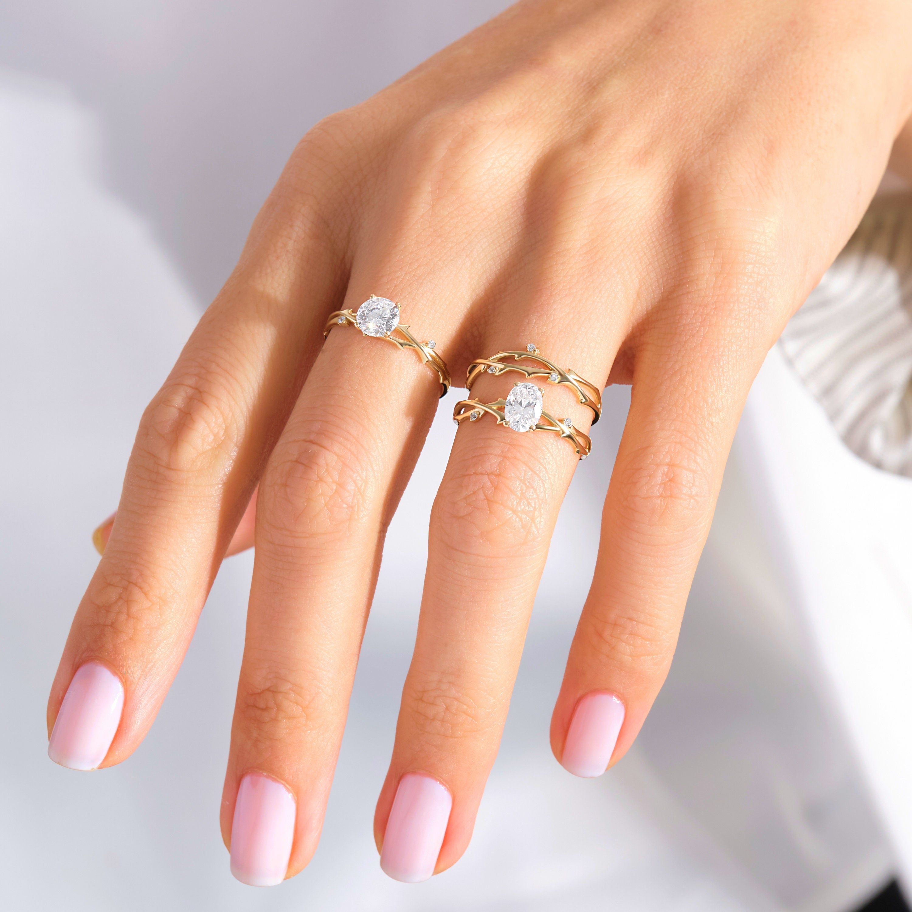 Diamond Twig Engagement Ring 14K Solid Gold – Nature Inspired Leaf & Branch Moissanite Wedding Band 🌿💍
Whimsical, romantic, and full of natural beauty — this Twig Engagement Ring captures the elegance of nature with its delicate branch design and sparkling stones. Perfect as a unique engagement ring, a symbolic wedding band, or a thoughtful gift for her.