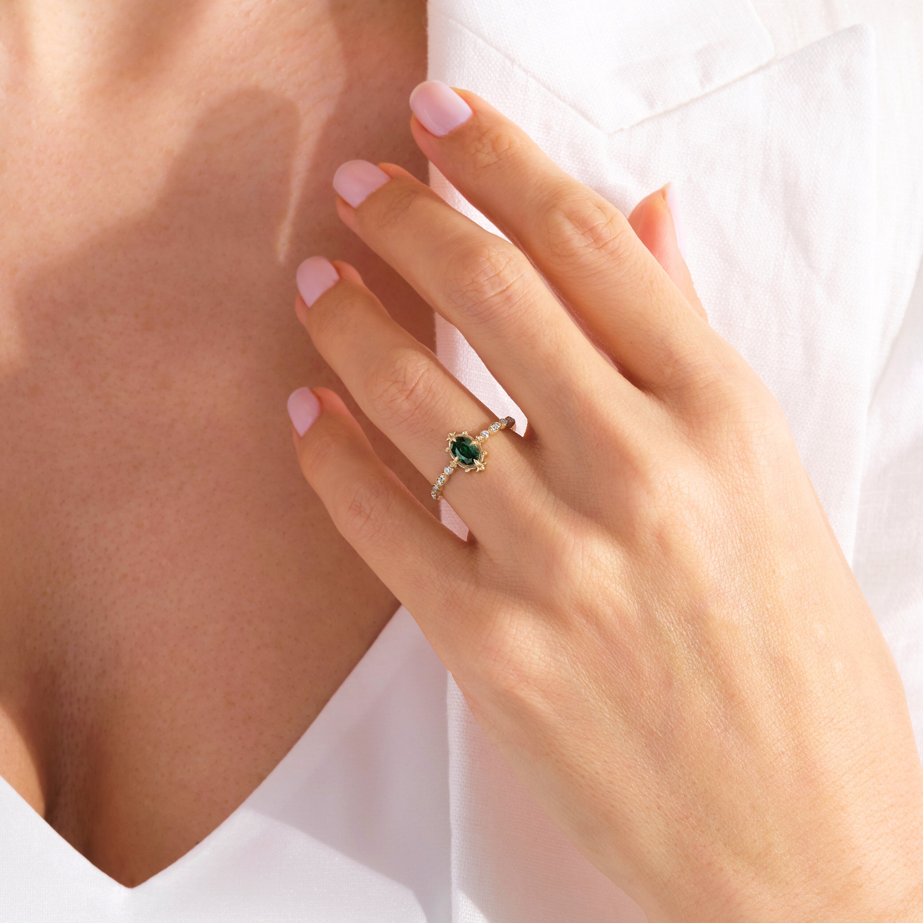 Oval Emerald Art Deco Wedding Ring – 10K / 14K / 18K Solid Gold 💚✨
A stunning oval-cut emerald set on a sleek art deco-inspired band, accented with sparkling round diamonds. Perfect as a birthstone, engagement, or wedding ring, this elegant design can also be customized with Diamond or Moissanite side stones.