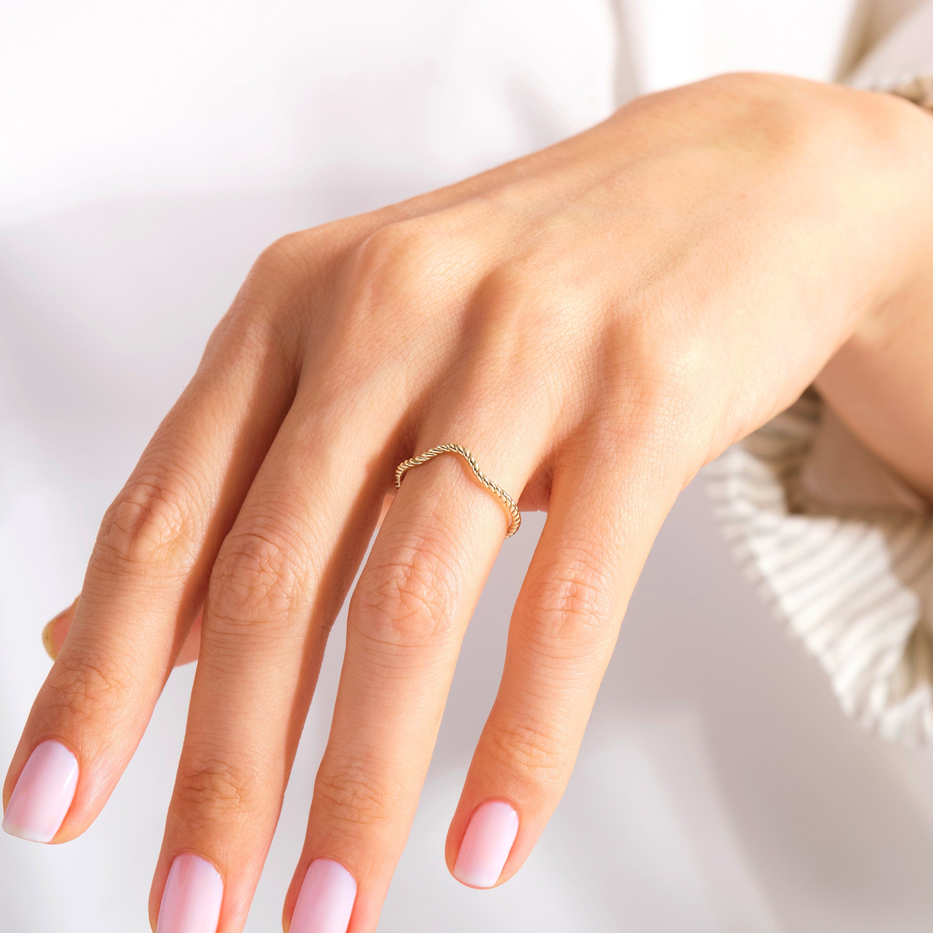 š V-Shaped Chevron Wedding Band ā 14K Solid Gold
This elegant V-shaped ring features a smooth polished band with a subtle wave silhouette, creating a modern chevron look that pairs beautifully with engagement rings. Its curved wishbone shape makes it perfect for nesting, stacking, or wearing alone as a delicate everyday gold band. āØ