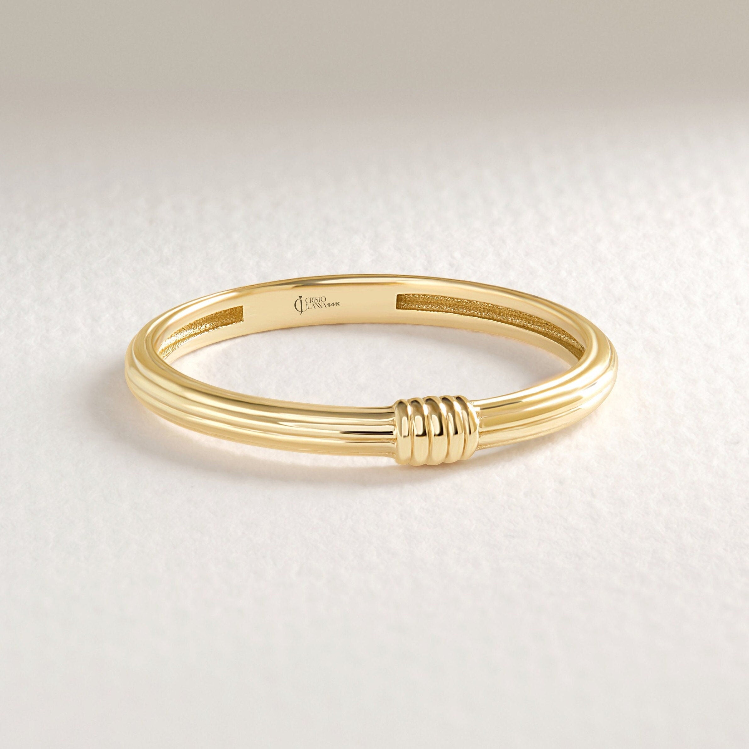 Double Knot Stackable Ring β 14K Solid Gold πβ¨
A timeless double knot ring symbolizing love, unity, and everlasting connection. Crafted in solid gold, its bold yet elegant design makes it perfect for everyday wear, stacking, or gifting to someone special β a best friend, mother, or soulmate. π