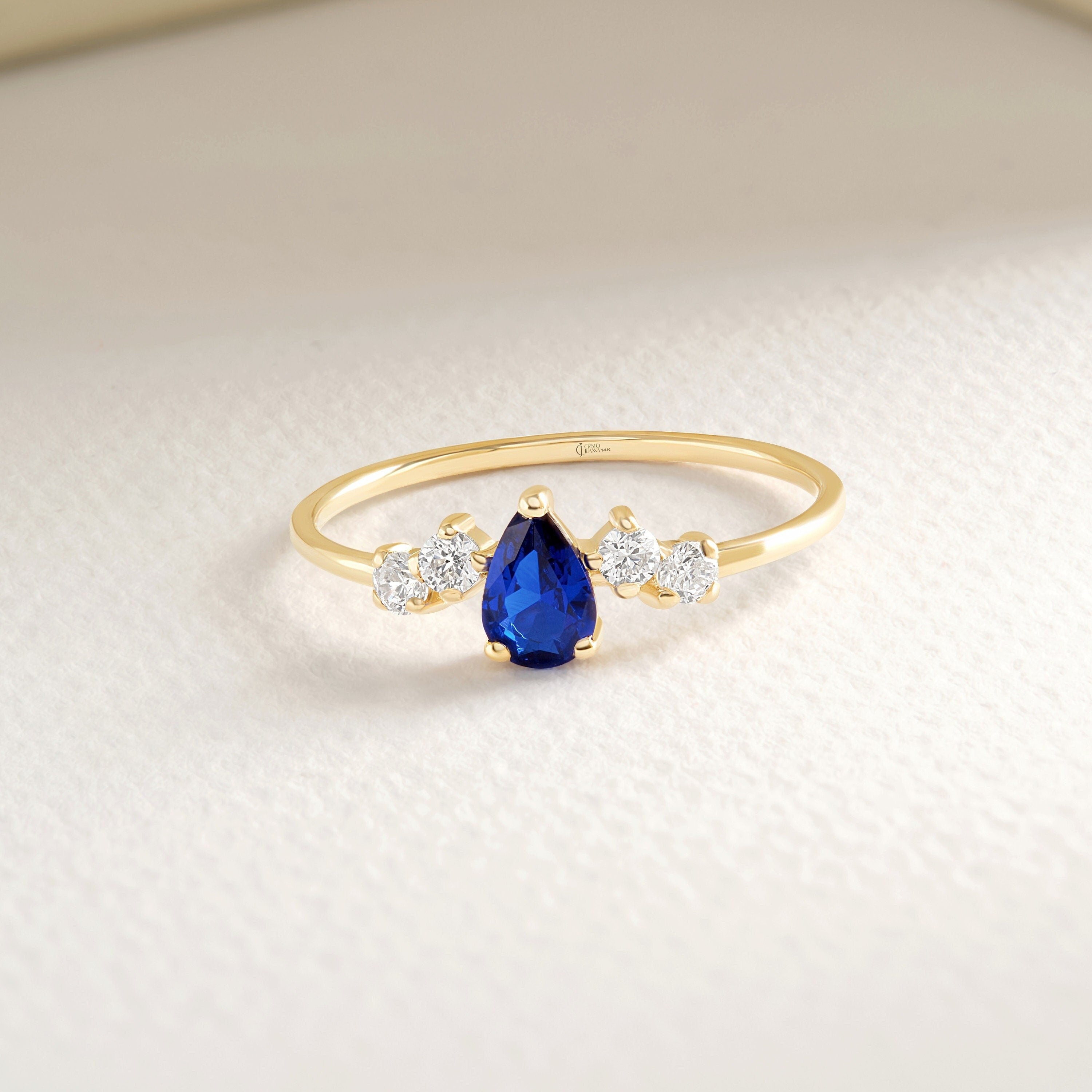 Pear Blue Sapphire Engagement Ring – 10K / 14K / 18K Solid Gold 💙✨
A stunning pear-cut blue sapphire set with sparkling diamond side stones. This timeless teardrop design symbolizes purity and love, making it a perfect engagement, anniversary, or September birthstone gift ring.