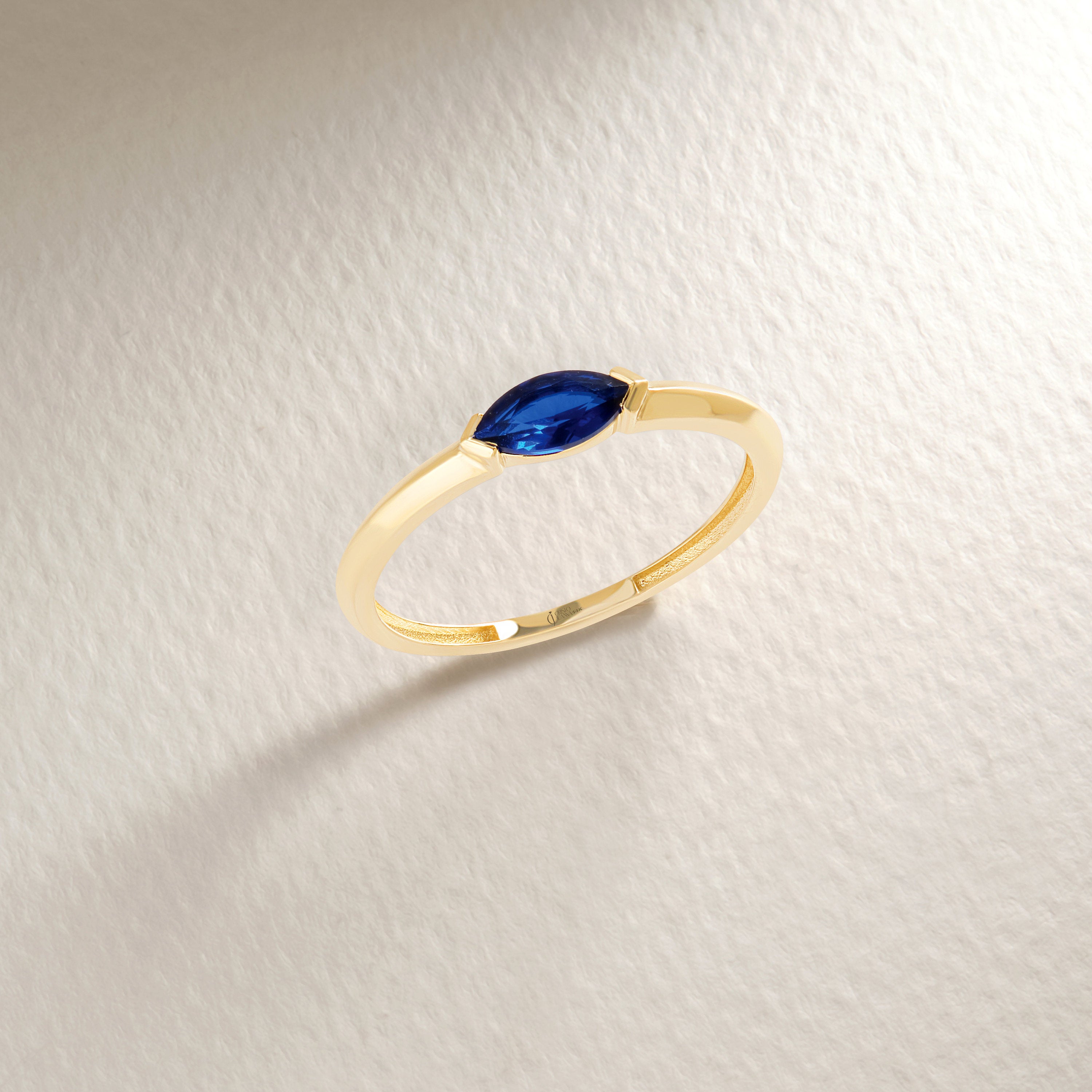 Marquise Sapphire Ring – 10K / 14K / 18K Solid Gold ✨💙
Elegant and timeless, this marquise cut sapphire ring makes the perfect September birthstone jewelry. Its dainty, stackable design is ideal for everyday wear and also a meaningful gift for someone special.