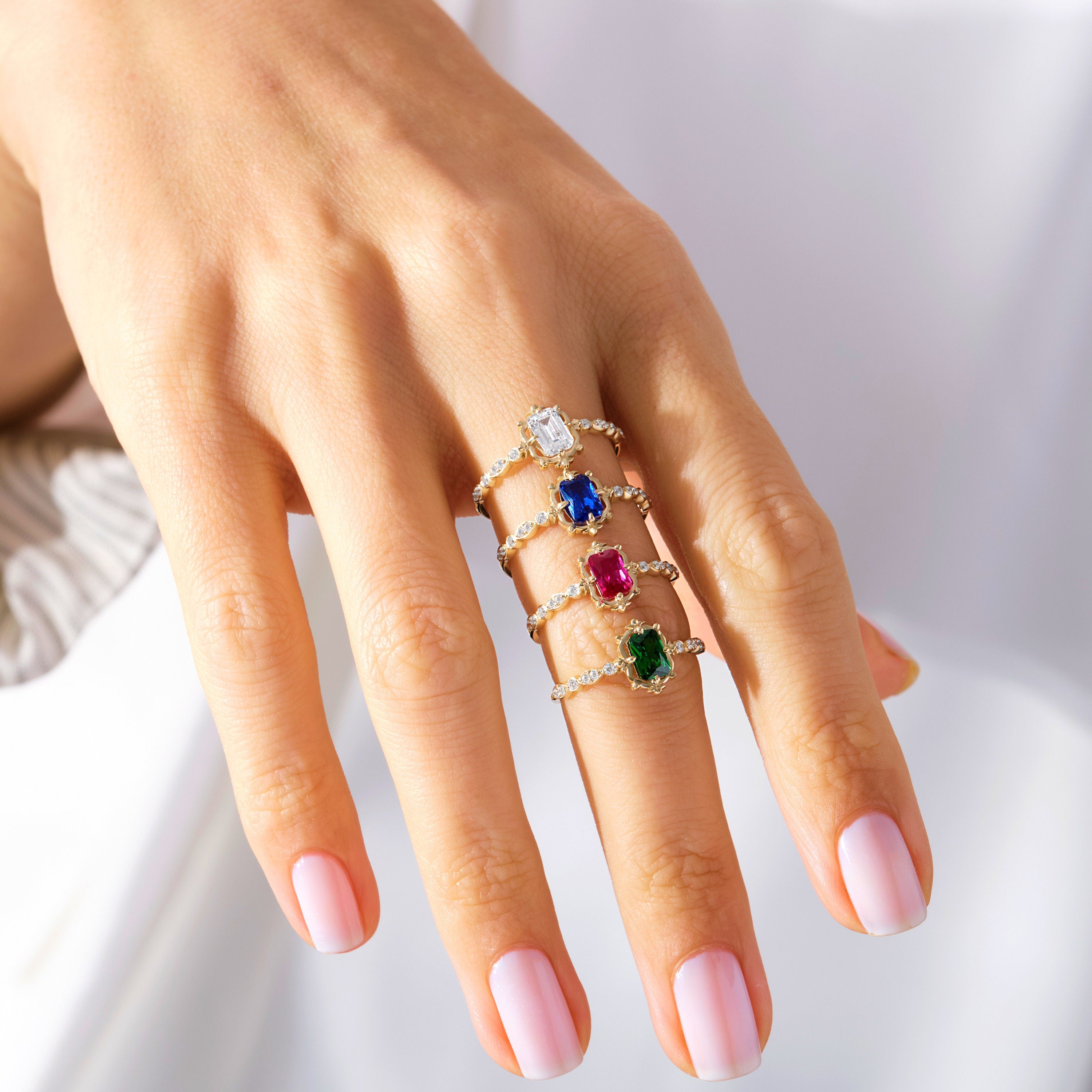 Emerald Cut Emerald Engagement Ring – 14K Solid Gold Rectangle Birthstone Ring 💚✨
Elegant, timeless, and handcrafted to perfection — this Emerald Cut Emerald Engagement Ring brings refined luxury to every moment. Set with a vibrant 6x4 mm emerald and surrounded by delicate side diamonds, it captures both strength and serenity in its design.