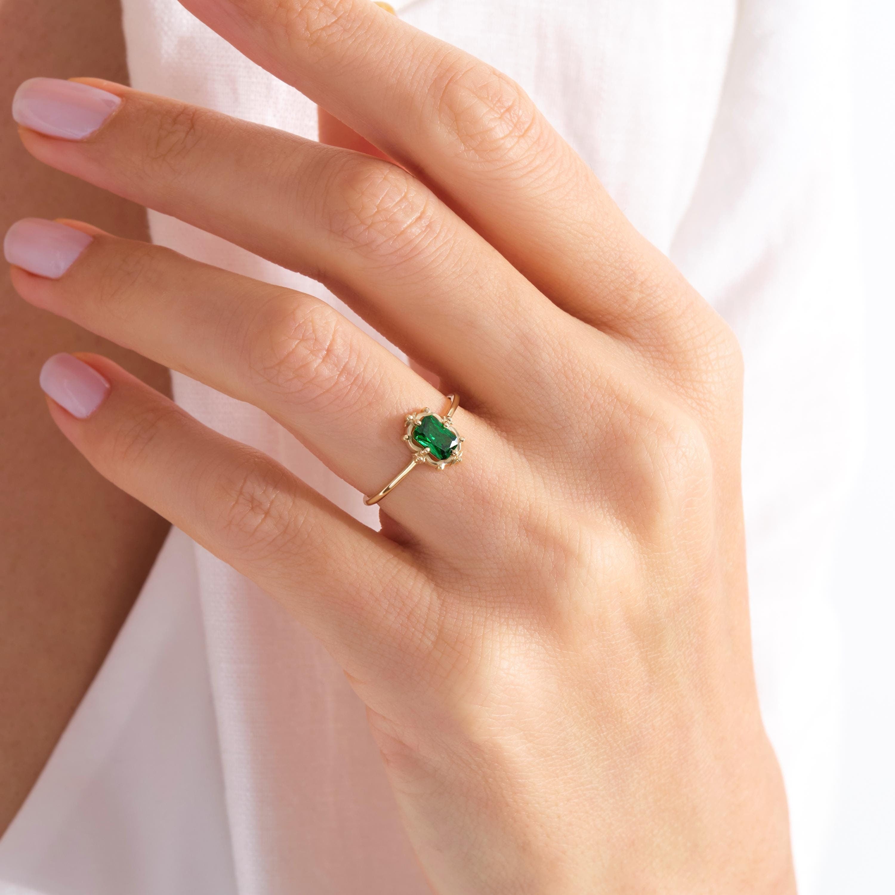 💚 Emerald Cut Emerald Engagement Ring – 14K Solid Gold 💚
Timeless and captivating, this Emerald Cut Emerald Engagement Ring combines vintage Art Deco elegance with modern craftsmanship. The striking green gemstone sits in a sleek rectangular setting, making it a perfect choice for engagements, anniversaries, or a meaningful everyday statement.