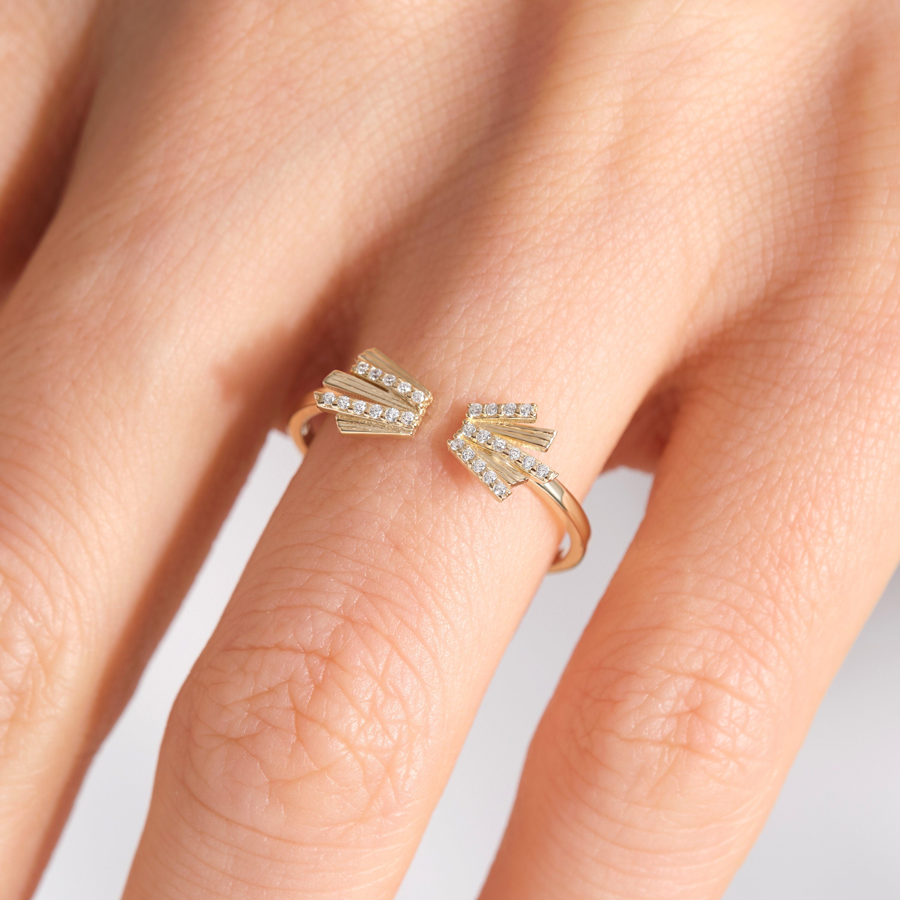 Thin Diamond W Shape Ring – 10K / 14K / 18K Solid Gold ✨💍
A delicate open W-shaped band adorned with tiny sparkling stones. This elegant design is perfect for stacking, wearing as a minimal statement, or gifting as a bridesmaid or anniversary ring.