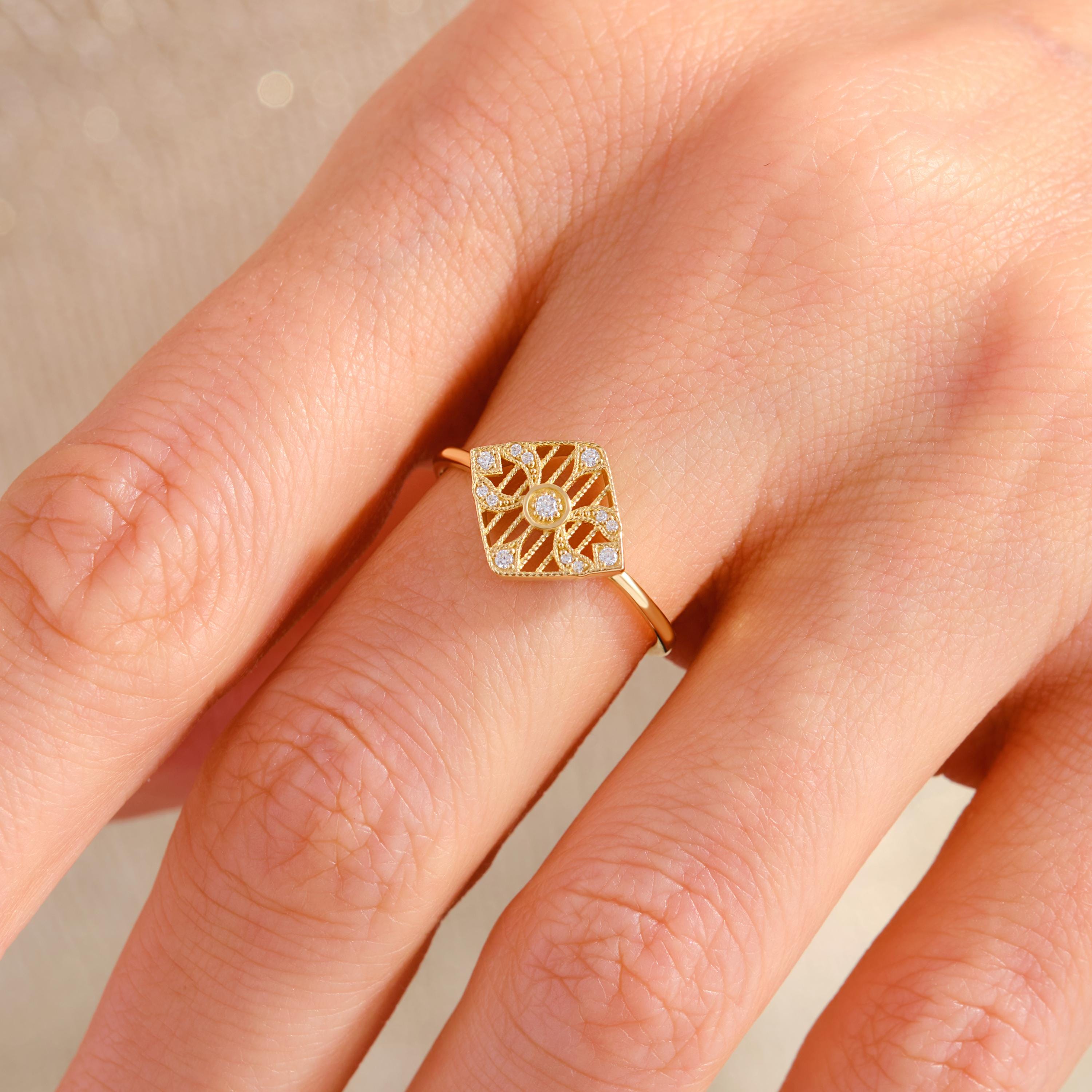 Rhombus Signet Ring – 14K Solid Gold Sun & Moon Open Band 💫✨
This Rhombus Signet Ring redefines modern minimalism with celestial charm. Designed in a unique geometric kite shape, it features delicate diamond accents that capture the balance of sun and moon energy — symbolizing harmony, transformation, and inner strength.