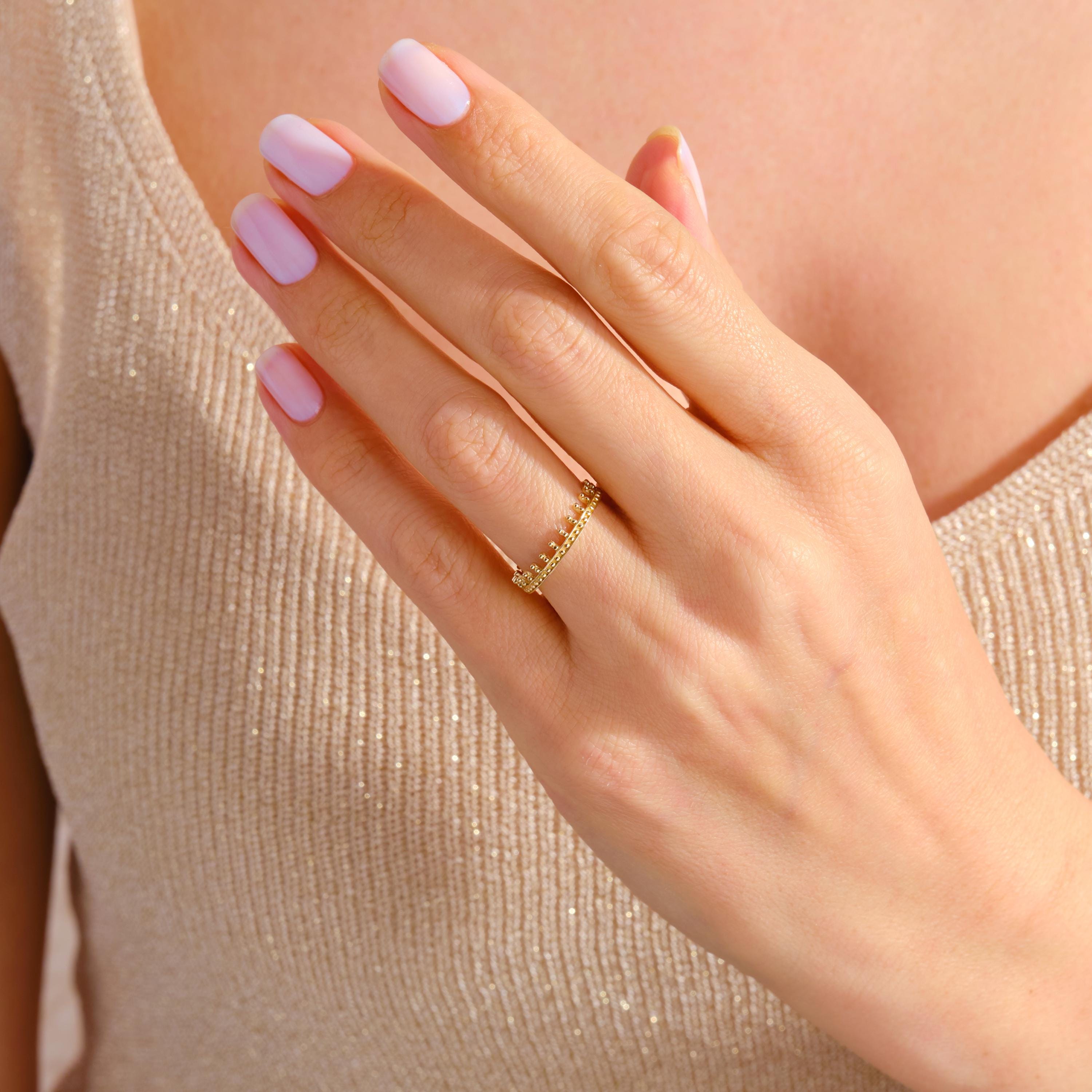 Crown Stacking Princess Ring β 10K / 14K / 18K Solid Gold πβ¨
A royal-inspired crown band designed for stacking or wearing as a bold statement ring. Its tiara-like shape makes it a meaningful gift for special occasions and a unique piece to celebrate elegance and strength.