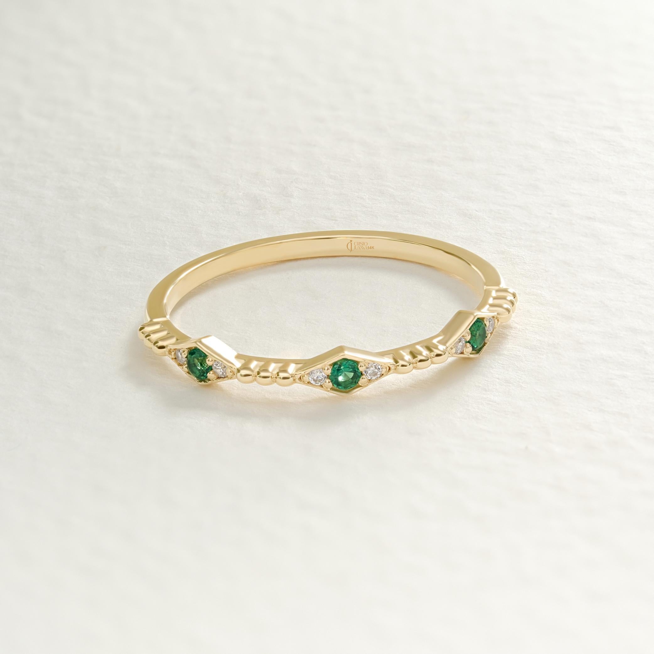 Dainty Emerald Stacking Ring – 10K / 14K / 18K Solid Gold 💚✨
A delicate emerald ring accented with sparkling side diamonds, perfect for stacking or wearing alone. Its elegant and minimalist design makes it a thoughtful birthstone gift or a charming everyday accessory.