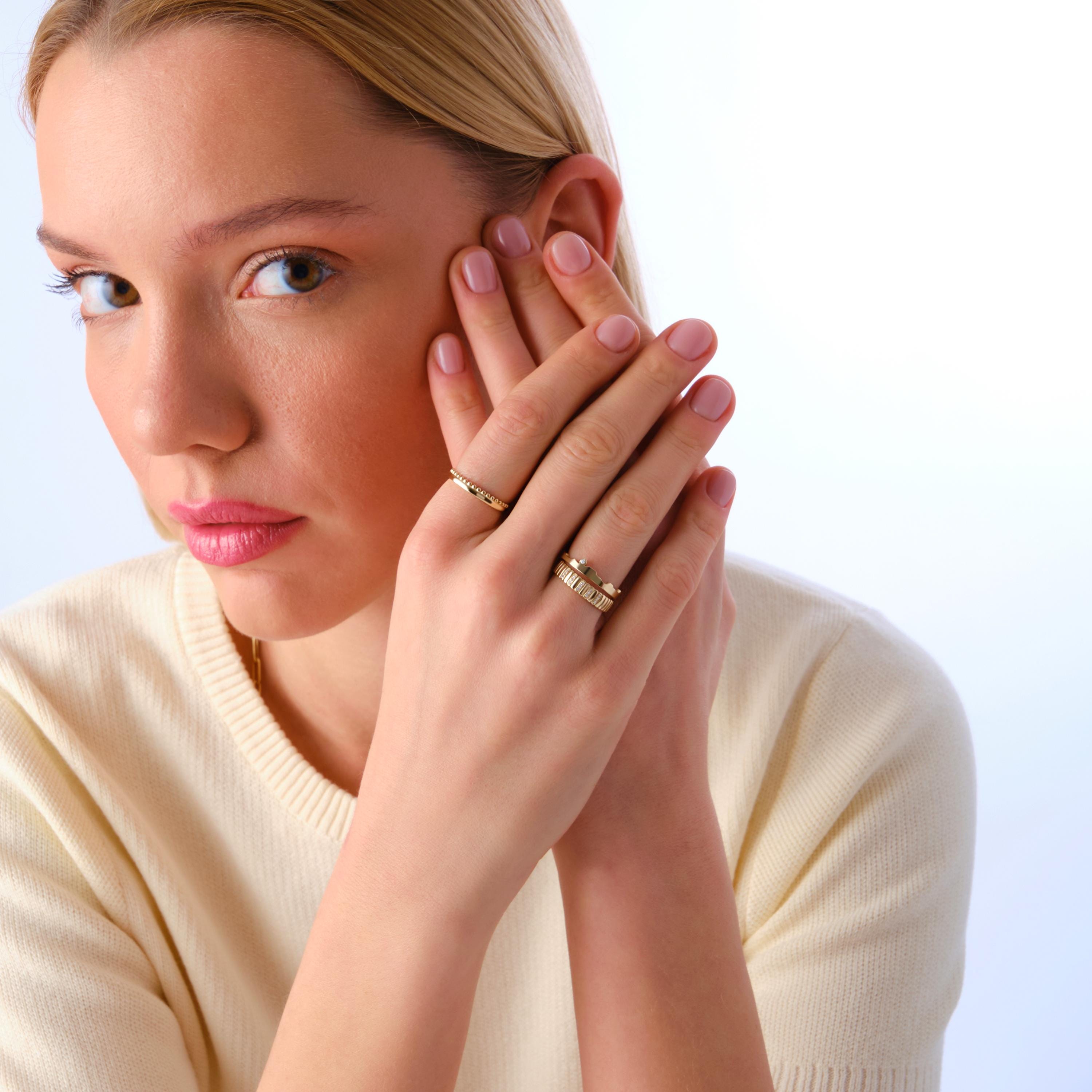 Beaded Wedding Ring – 10K / 14K / 18K Solid Gold ✨💍
This beaded solid gold ring beautifully combines elegance and simplicity. With its delicate braided texture and polished plain finish, it’s perfect for everyday wear or as a minimalist wedding band. A timeless piece that complements any style — modern, classic, or boho. 💫