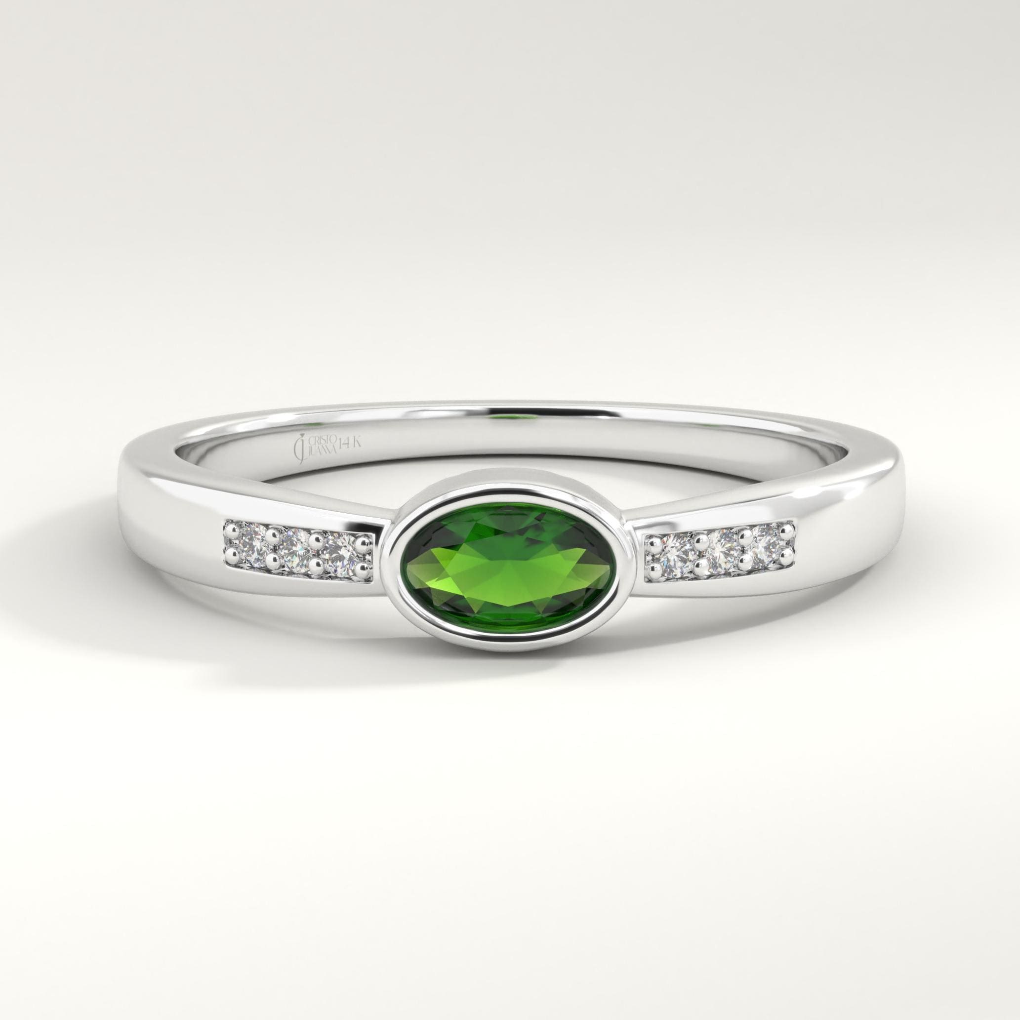 Oval Emerald Engagement Ring – 14K Solid Gold ✨💚
A delicate oval emerald ring featuring sparkling side diamonds, perfect for engagements, weddings, or meaningful gifts. Can be customized with Diamond or Moissanite according to your preference. 💍