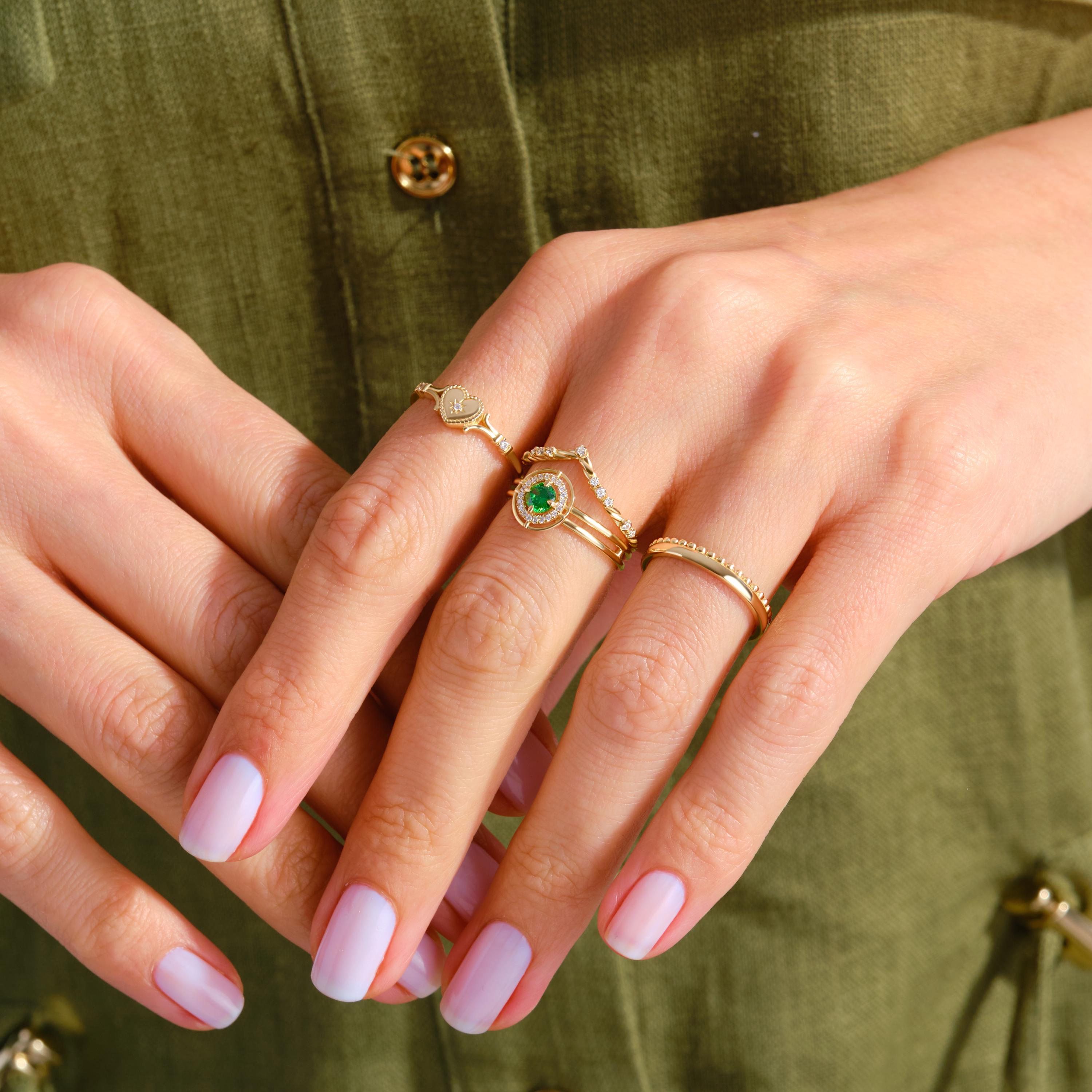 Beaded Wedding Ring – 10K / 14K / 18K Solid Gold ✨💍
This beaded solid gold ring beautifully combines elegance and simplicity. With its delicate braided texture and polished plain finish, it’s perfect for everyday wear or as a minimalist wedding band. A timeless piece that complements any style — modern, classic, or boho. 💫