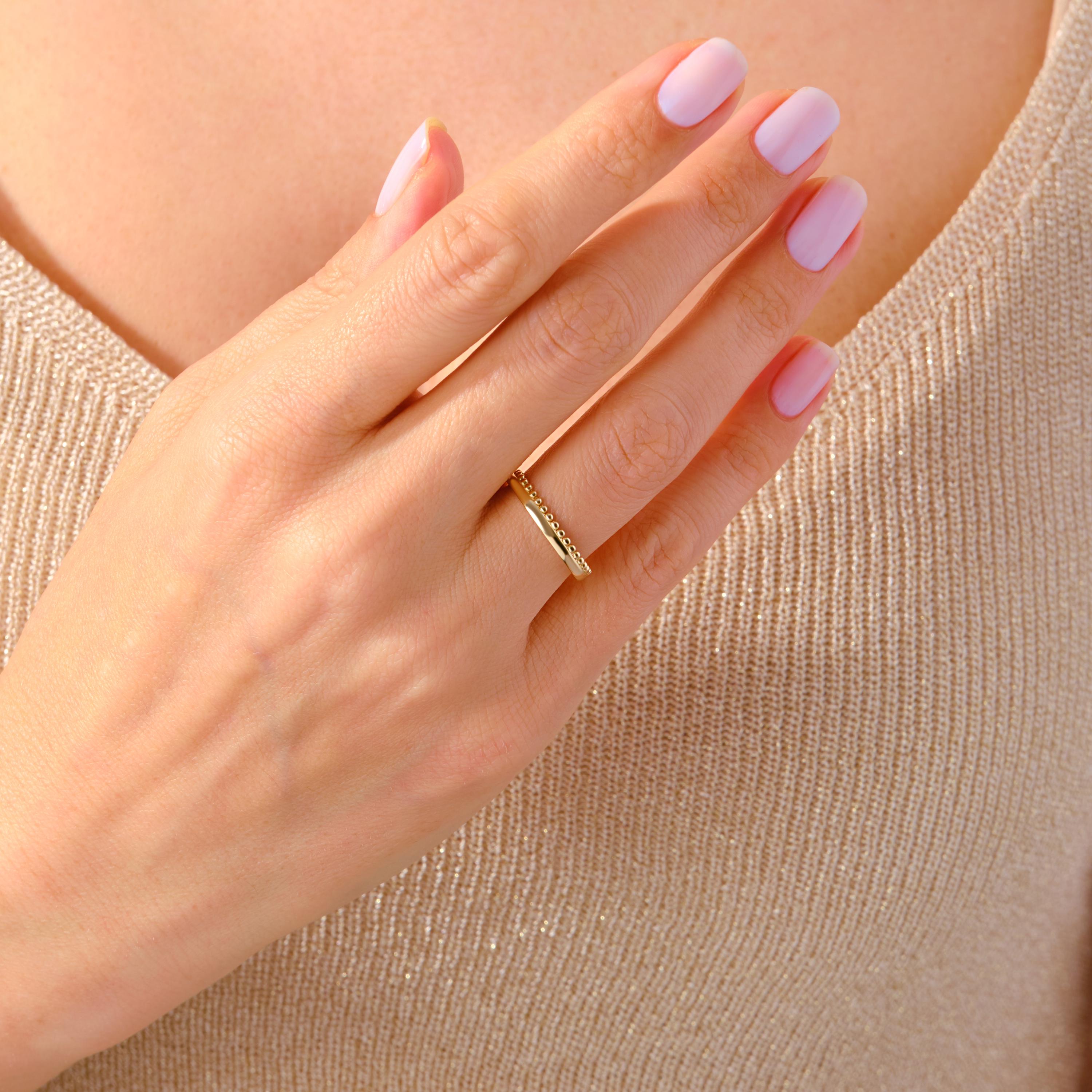 Beaded Wedding Ring – 10K / 14K / 18K Solid Gold ✨💍
This beaded solid gold ring beautifully combines elegance and simplicity. With its delicate braided texture and polished plain finish, it’s perfect for everyday wear or as a minimalist wedding band. A timeless piece that complements any style — modern, classic, or boho. 💫