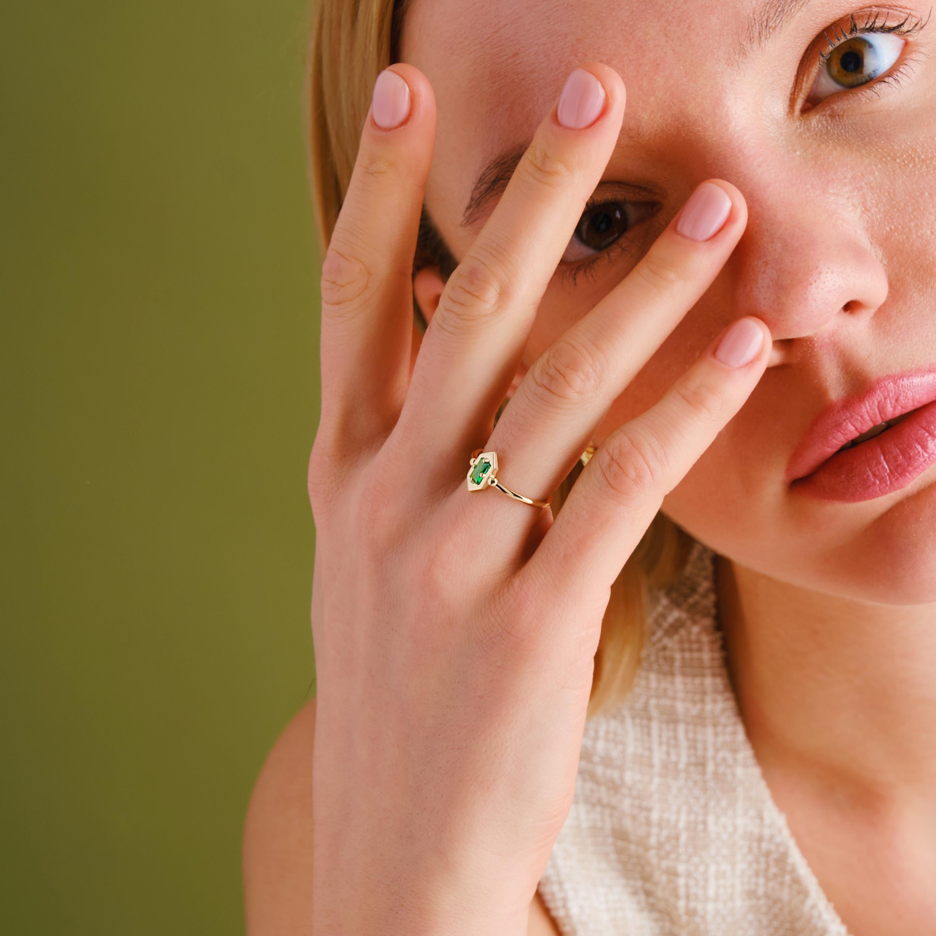 Baguette Emerald Ring – 14K Yellow Gold 💚✨
Elegant baguette-cut emerald ring in a sleek vertical design, perfect for stacking or wearing solo. A timeless birthstone piece that brings a pop of green to any jewelry collection, ideal for lovers of dainty yet striking rings. 💎