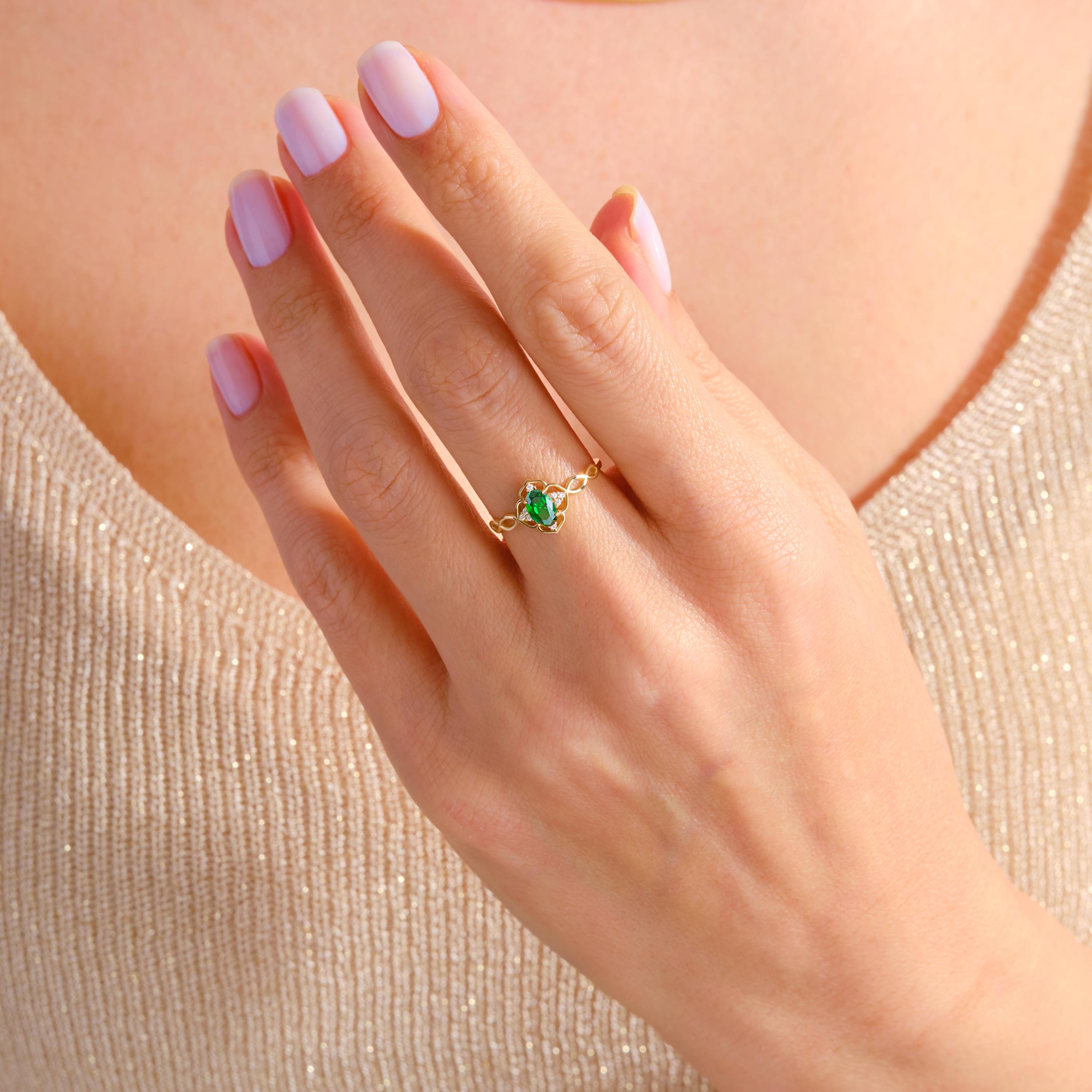 Oval Emerald Engagement Ring – 14K Solid Gold Lace Infinity Band 💚✨
A romantic fusion of elegance and vintage artistry — this oval emerald engagement ring features a vivid green center stone embraced by sparkling side diamonds along a lace-inspired infinity band. Handcrafted in solid 14K gold, its split-shank design symbolizes eternal love, balance, and connection, making it the perfect birthstone or anniversary ring.