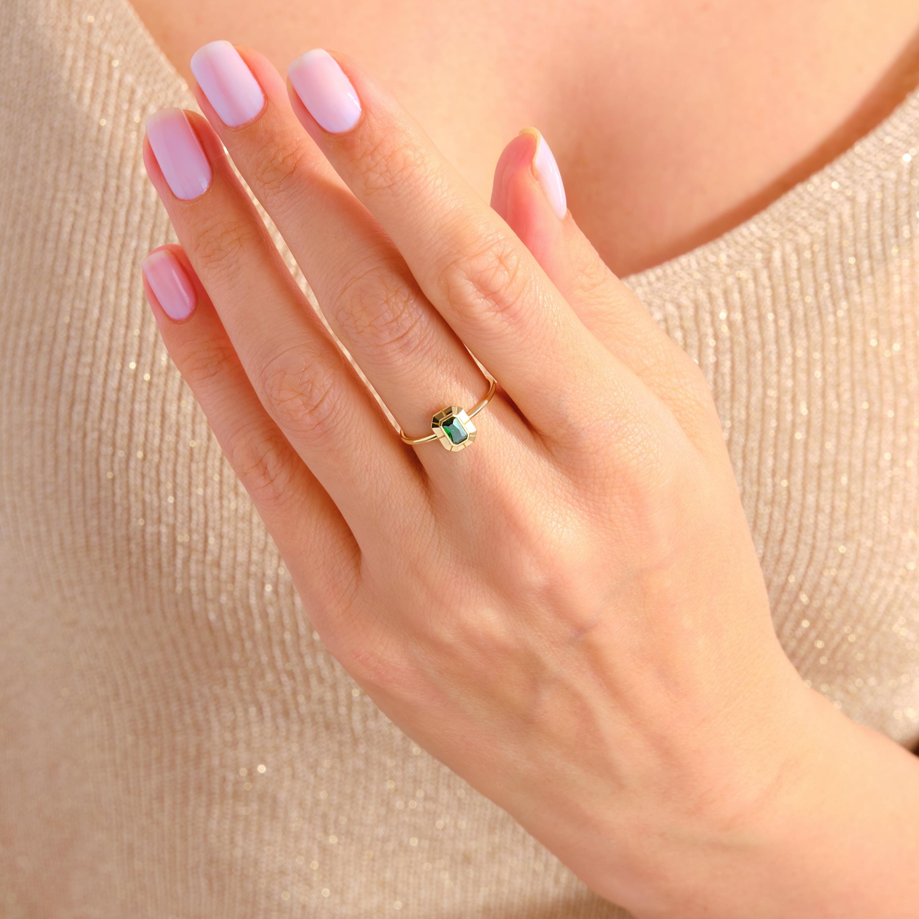 Bezel Emerald Cut Ring – 14K Solid Gold Art Deco Birthstone Ring 💚✨
Elegant and modern, this bezel-set emerald cut ring blends vintage Art Deco charm with contemporary simplicity. The sleek rectangular emerald symbolizes rebirth and love, making it a timeless piece for everyday wear or special occasions.