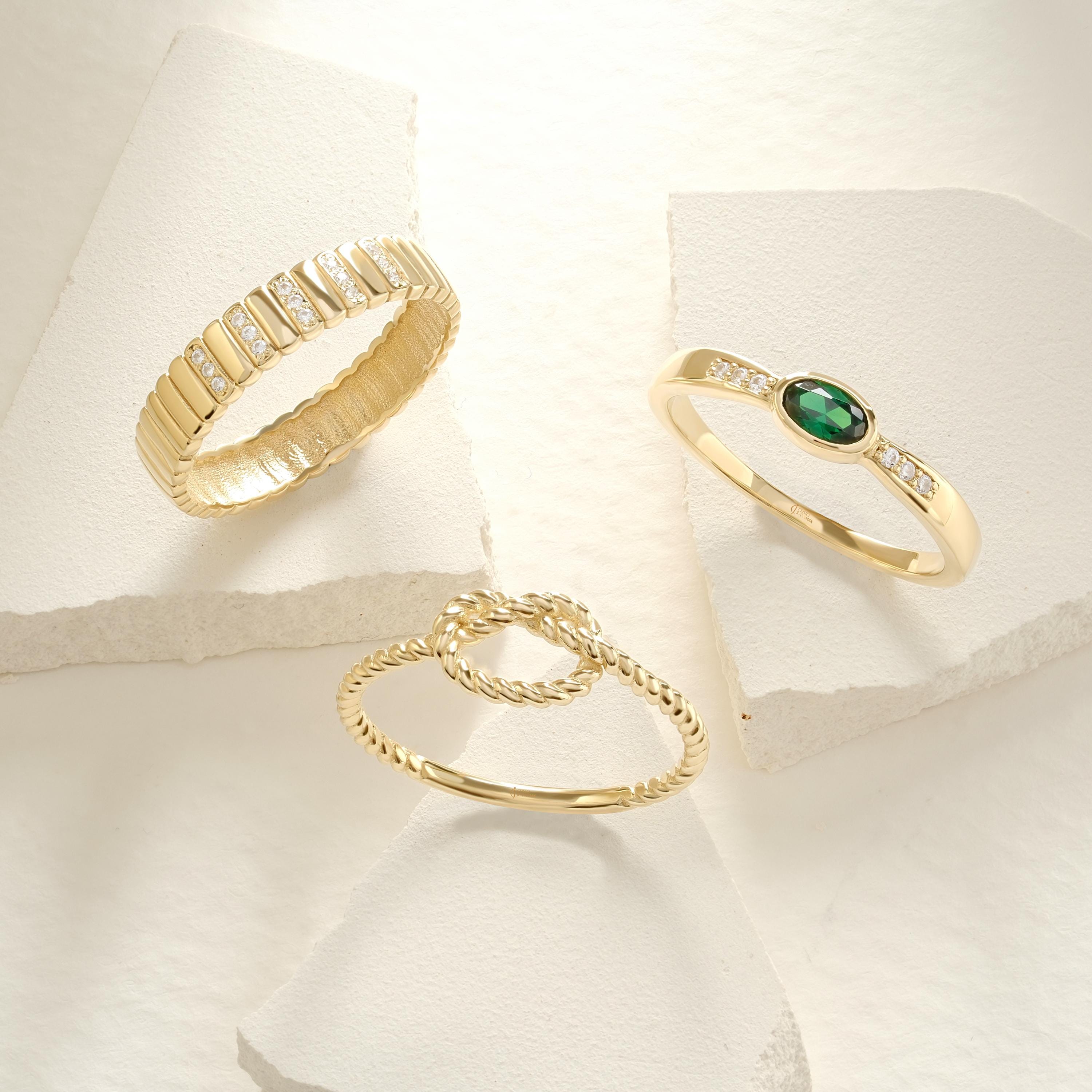Ribbed Pave Diamond Wedding Band – 10K / 14K / 18K Solid Gold 💎🔥
A bold and beautiful designer ring with ribbed texture and tiny pave-set diamonds. Featuring a thick, tapered band in a luxurious cigar-style silhouette, this statement moissanite piece blends strength with sparkle. Perfect for modern brides, fashion-forward engagements, or stacking with your favorite rings 💫💛