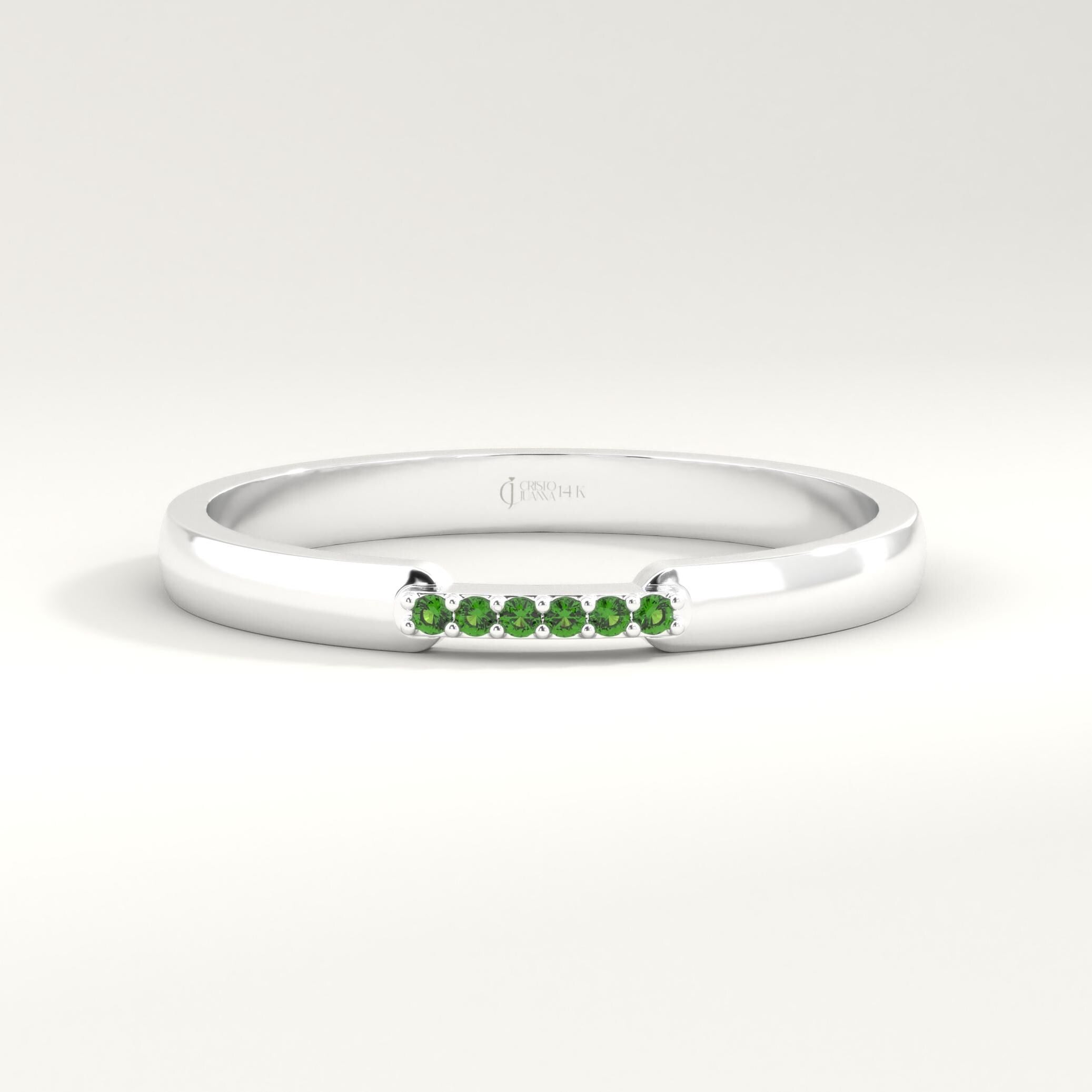 Dainty Emerald Band Ring – 14K Solid Gold 💚✨
A timeless emerald pavé ring that shines with subtle elegance. Its fine band and vivid green stones make it perfect for stacking or wearing solo — a beautiful birthstone piece for everyday sparkle. 🌿