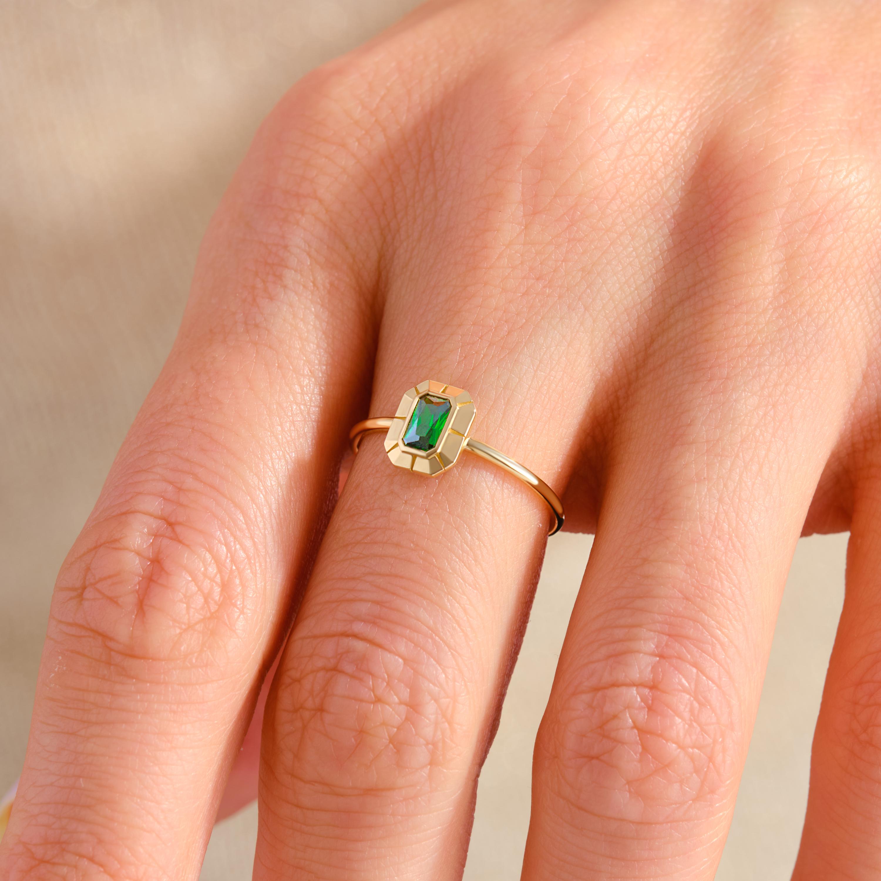 Bezel Emerald Cut Ring – 14K Solid Gold Art Deco Birthstone Ring 💚✨
Elegant and modern, this bezel-set emerald cut ring blends vintage Art Deco charm with contemporary simplicity. The sleek rectangular emerald symbolizes rebirth and love, making it a timeless piece for everyday wear or special occasions.