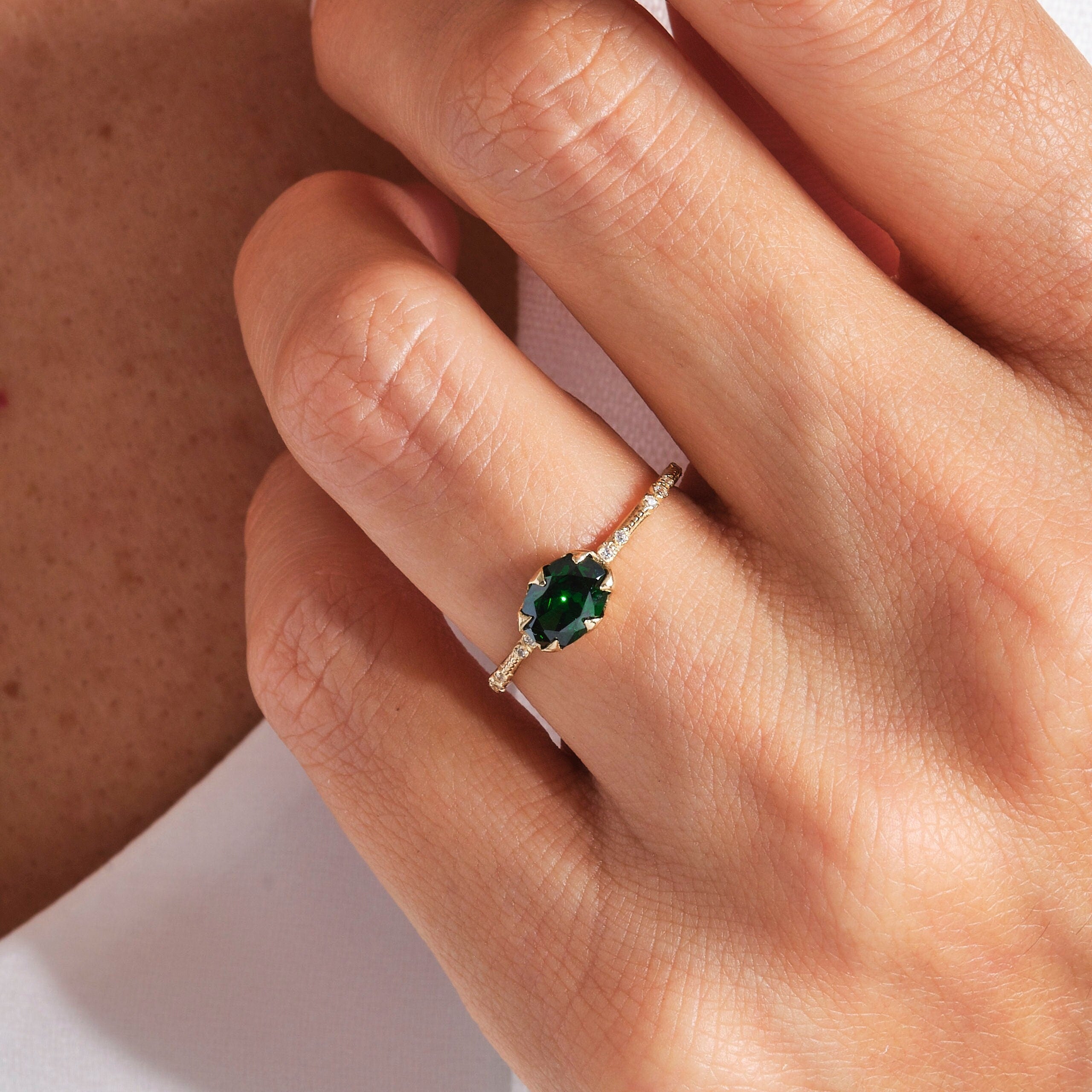 Oval Emerald Engagement Ring – 14K Solid Gold Side Diamond Band 💚✨
A timeless design for the elegant soul — this Oval Emerald Engagement Ring captures sophistication and sentiment. Handcrafted in solid 14K gold, it features a radiant 7x5 mm oval-cut emerald framed by sparkling side diamonds or moissanites, creating a graceful harmony of color and brilliance.
