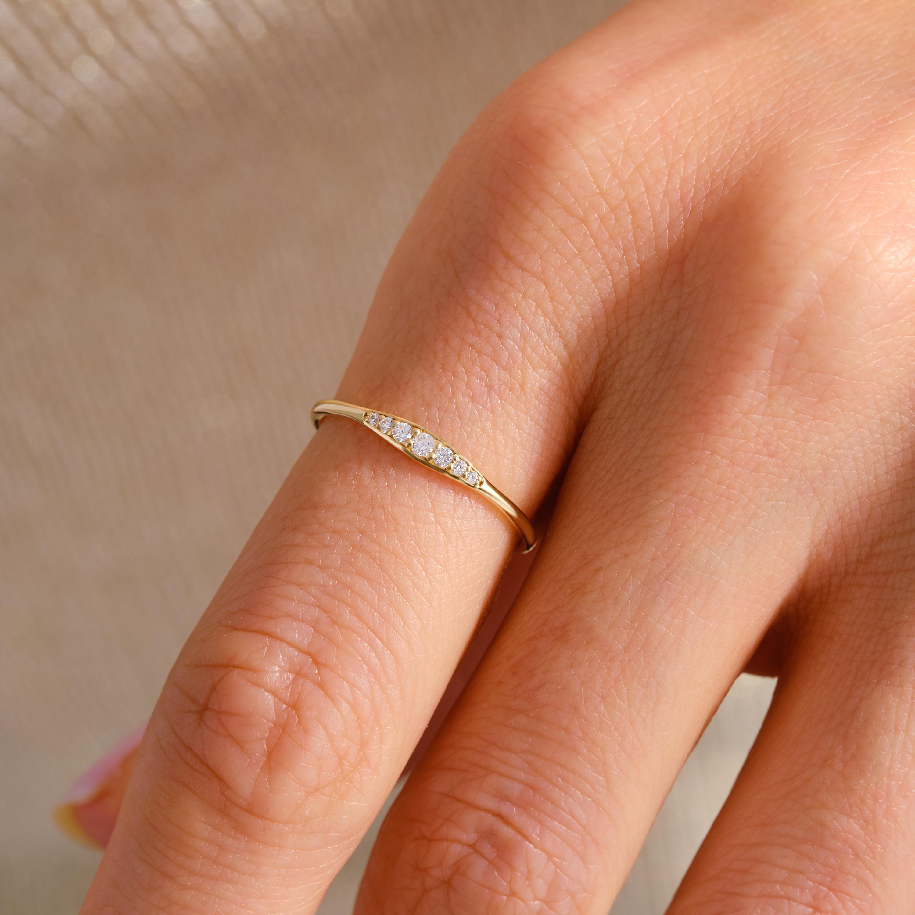 Thin Diamond Band Ring – 10K / 14K / 18K Solid Gold ✨💎
A dainty and minimalist diamond band featuring a flat bar design with sparkling round-cut diamonds. Perfect as an elegant wedding ring, delicate engagement band, or everyday stacking piece. Its slim and timeless style makes it a versatile gift for women who love subtle luxury.