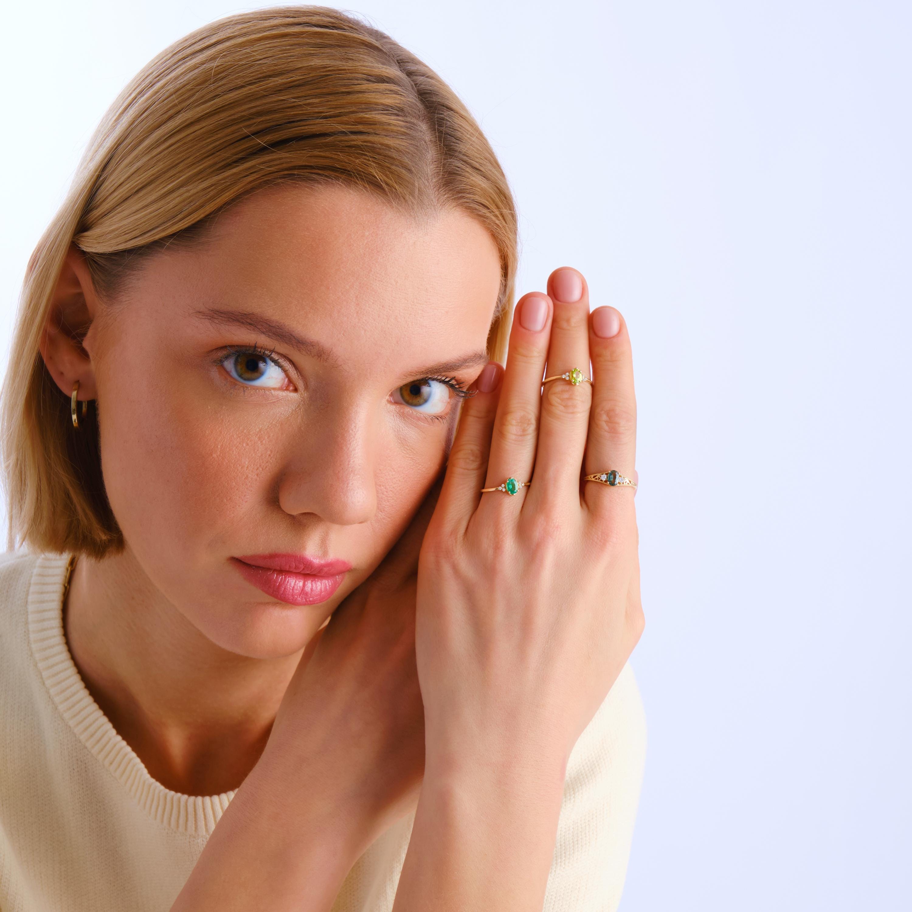 Natural Peridot Engagement Ring – 10K / 14K / 18K Solid Gold ✨💚
Celebrate love with this genuine oval-cut peridot ring, beautifully accented with sparkling side diamonds. Its fresh green glow makes it a unique engagement or wedding ring, perfect for women who adore natural beauty with a vintage touch.
