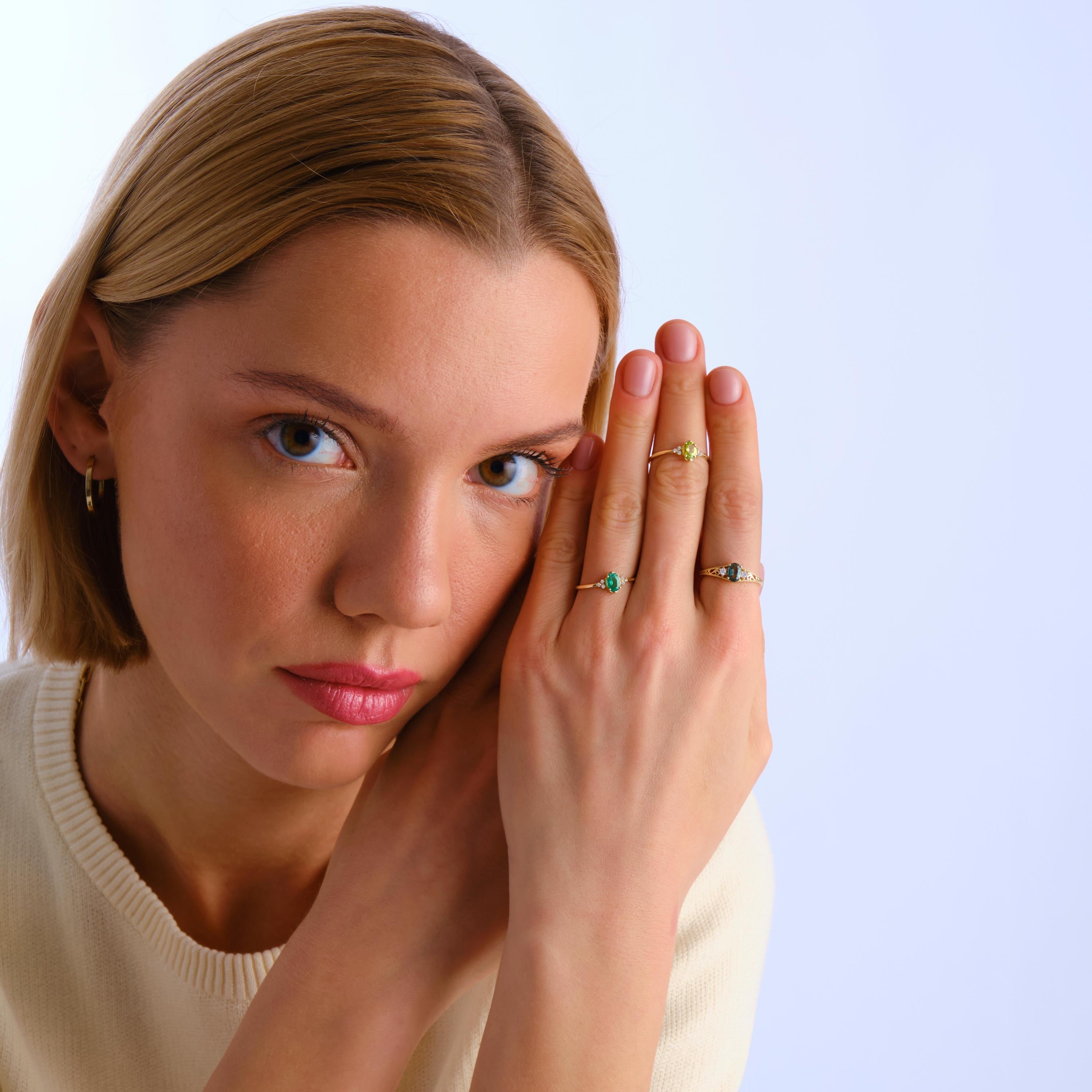 Natural Green Sapphire Ring – 10K / 14K / 18K Solid Gold 💚💎
A timeless engagement and wedding ring featuring a genuine green sapphire accented with sparkling side diamonds. Its elegant vintage style makes it a perfect choice for women who love unique and meaningful jewelry.