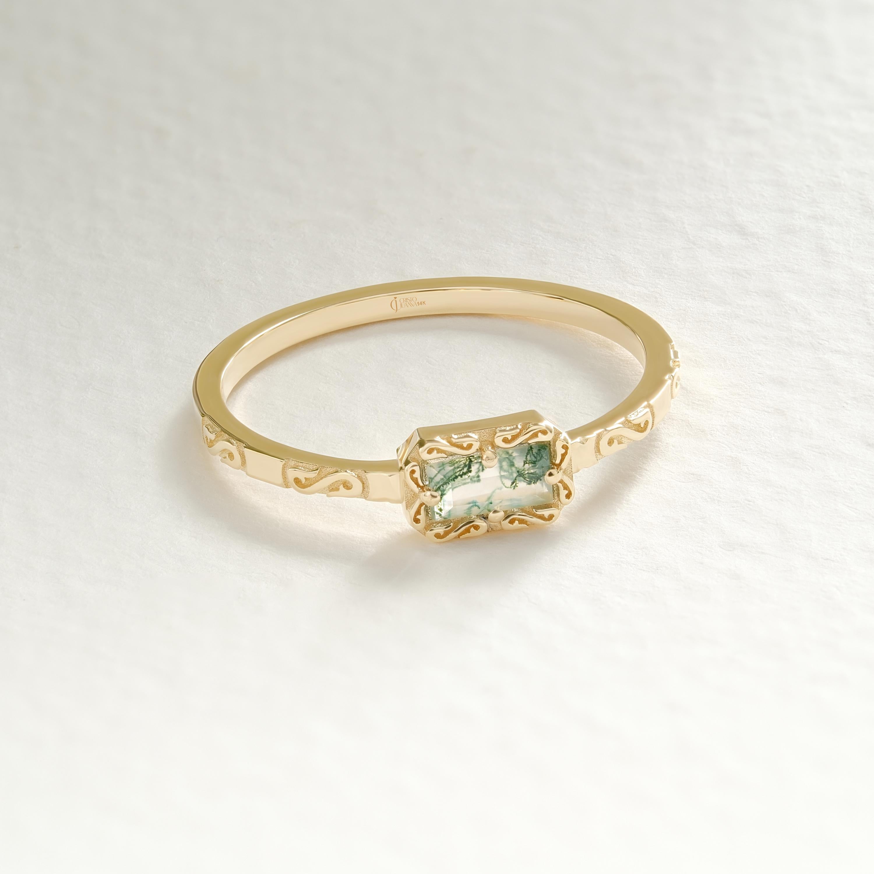 Natural Baguette Moss Agate Engagement Ring – 10K / 14K / 18K Solid Gold 🌿💎
A unique engagement ring featuring a baguette-cut moss agate set on a textured gold band. Its natural green patterns make every stone one of a kind, perfect for women who love artisan and dainty jewelry.