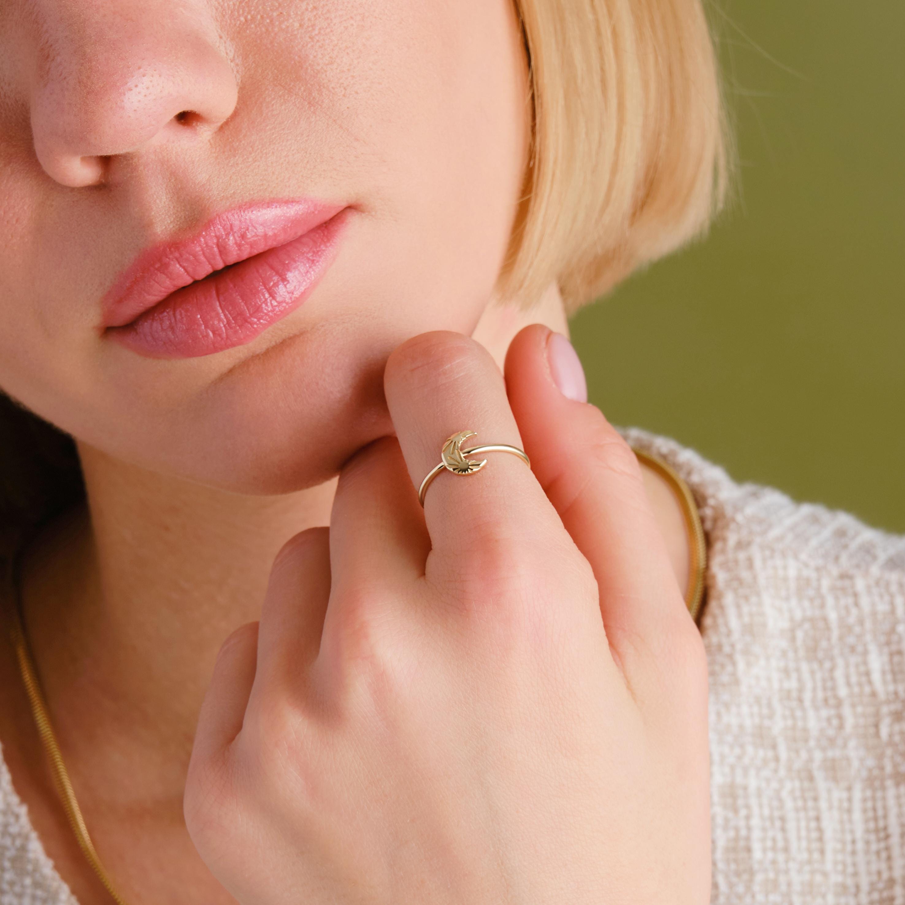 Crescent Moon Ring – 14K Solid Gold 🌙☀️
This delicate crescent moon ring features a moon and sun texture design, symbolizing balance, harmony, and the connection between day and night. Its minimalist style makes it perfect for everyday wear, stacking with other rings, or gifting to someone special who loves celestial jewelry.
The slim gold band is comfortable, timeless, and available in yellow, white, or rose gold — making it a versatile piece for any jewelry collection.