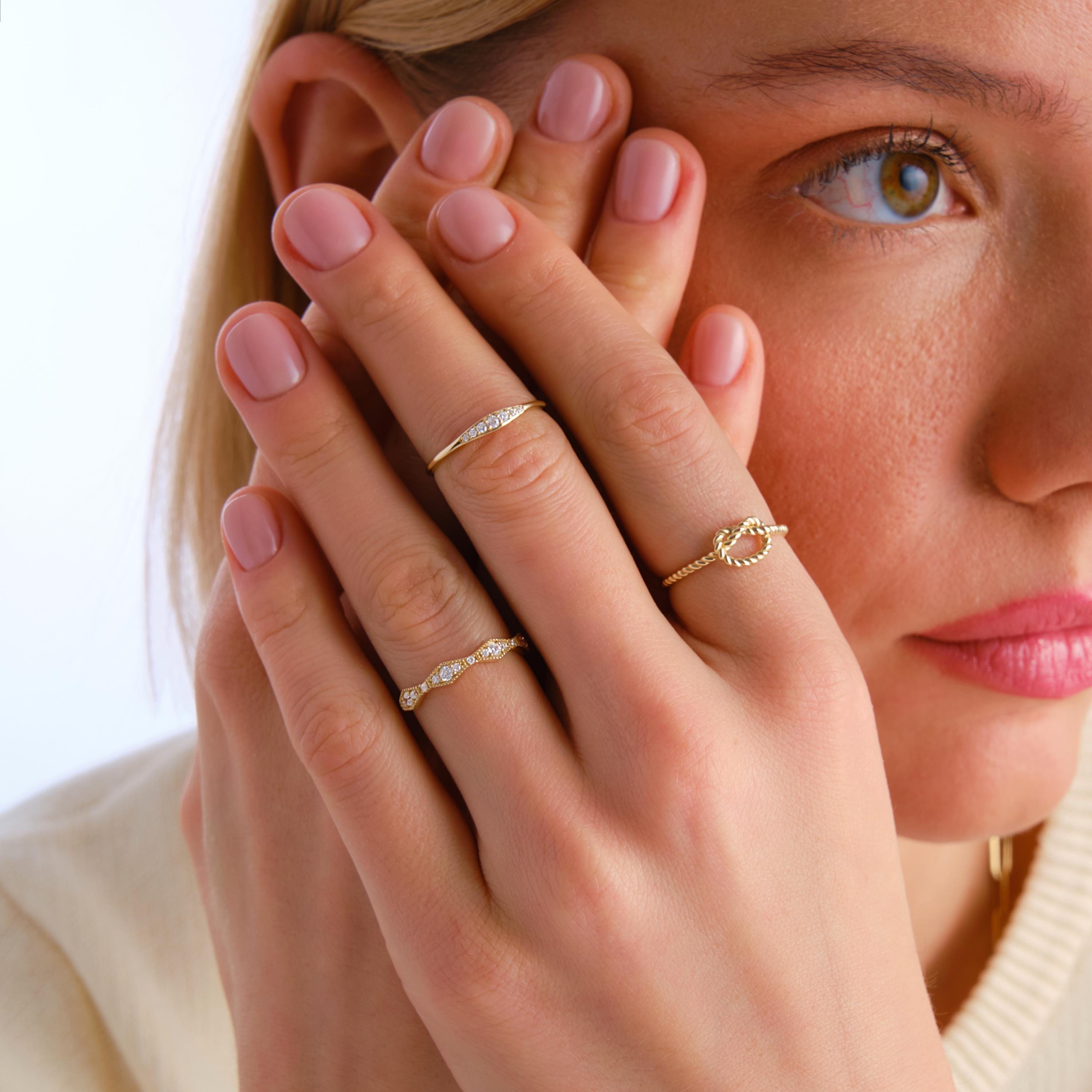 Dainty Twist Knot Ring – Solid Gold Infinity Love Ring ✨💍
A delicate and timeless twist knot design symbolizing love, friendship, and eternity. Perfect as a promise ring, best friend gift, or a meaningful everyday piece. Handcrafted for elegance and durability.