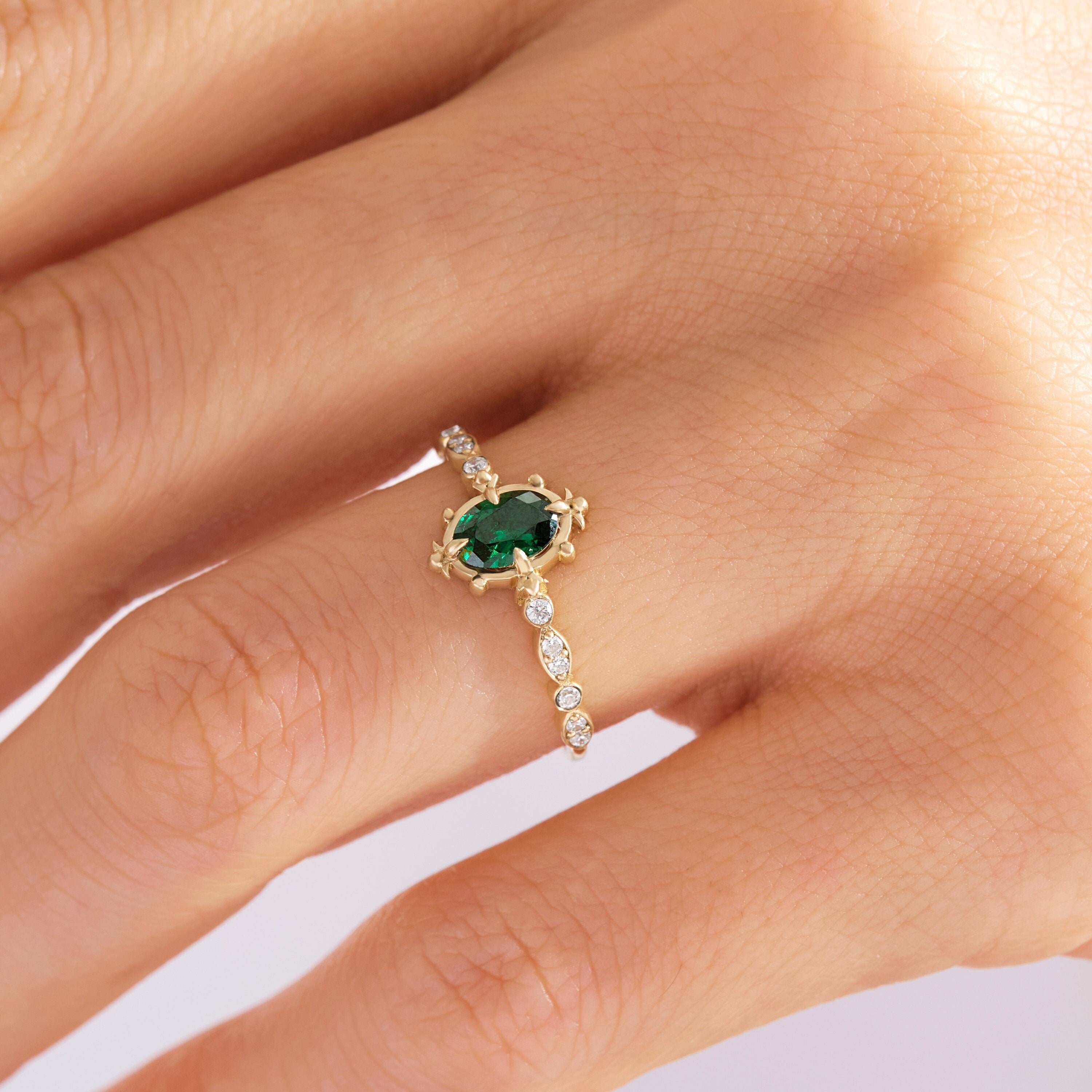 Oval Emerald Art Deco Wedding Ring – 10K / 14K / 18K Solid Gold 💚✨
A stunning oval-cut emerald set on a sleek art deco-inspired band, accented with sparkling round diamonds. Perfect as a birthstone, engagement, or wedding ring, this elegant design can also be customized with Diamond or Moissanite side stones.