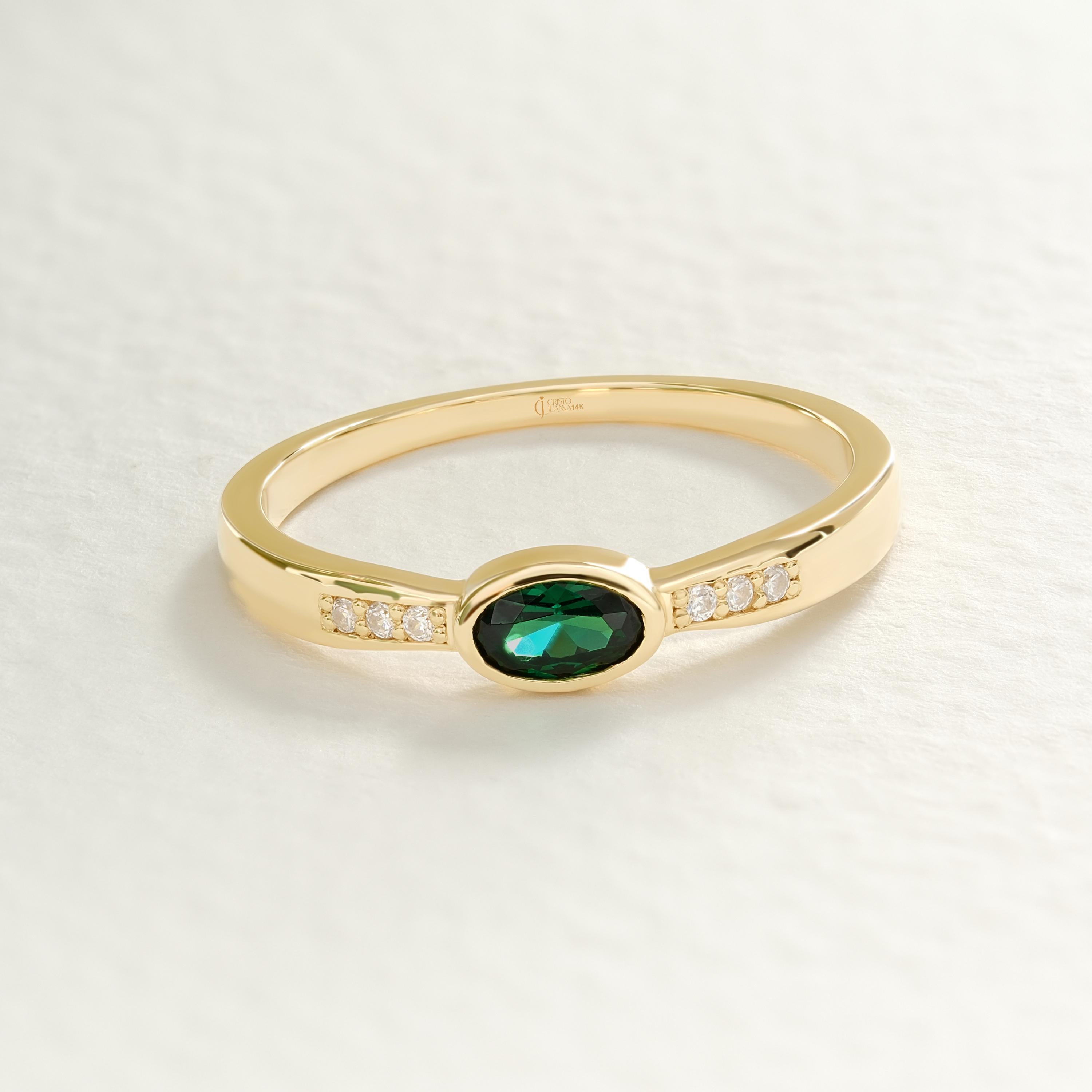 Oval Emerald Engagement Ring – 14K Solid Gold ✨💚
A delicate oval emerald ring featuring sparkling side diamonds, perfect for engagements, weddings, or meaningful gifts. Can be customized with Diamond or Moissanite according to your preference. 💍