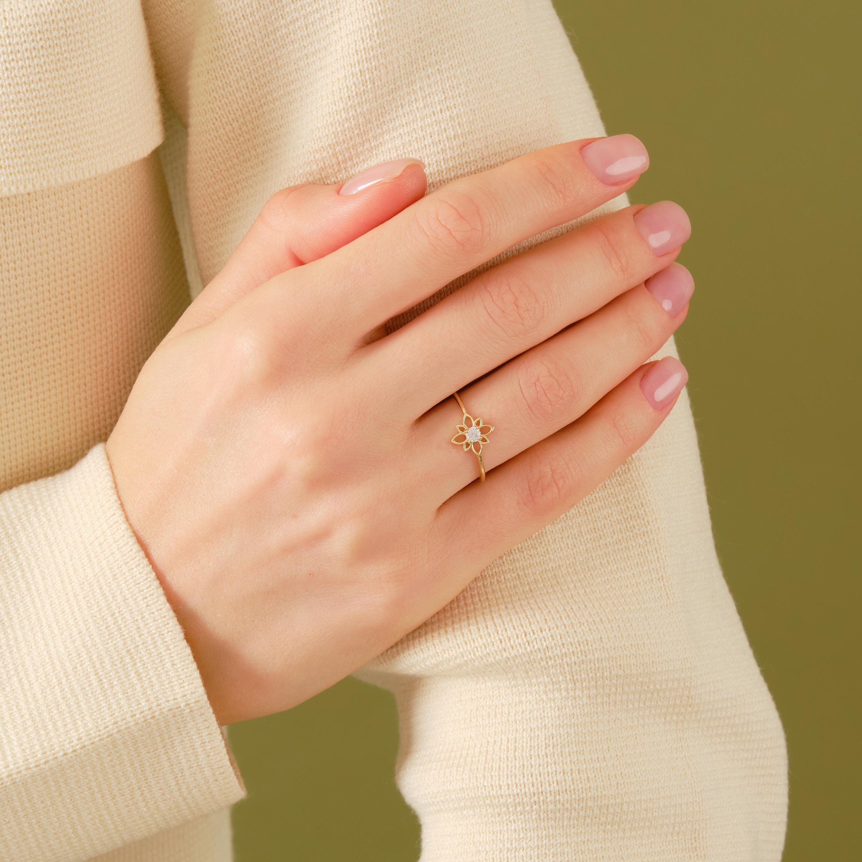 🌼 Diamond Open Daisy Ring | 14K Solid Gold Dainty Floral Stackable Band
Inspired by vintage elegance and the soft beauty of nature, this Diamond Open Daisy Ring features a delicate floral silhouette with a sparkling round stone at its center. Handcrafted in solid gold, this slim and graceful band is designed for effortless everyday wear and easy stacking. Its open daisy motif brings a light, boho charm while maintaining a timeless and feminine appeal.