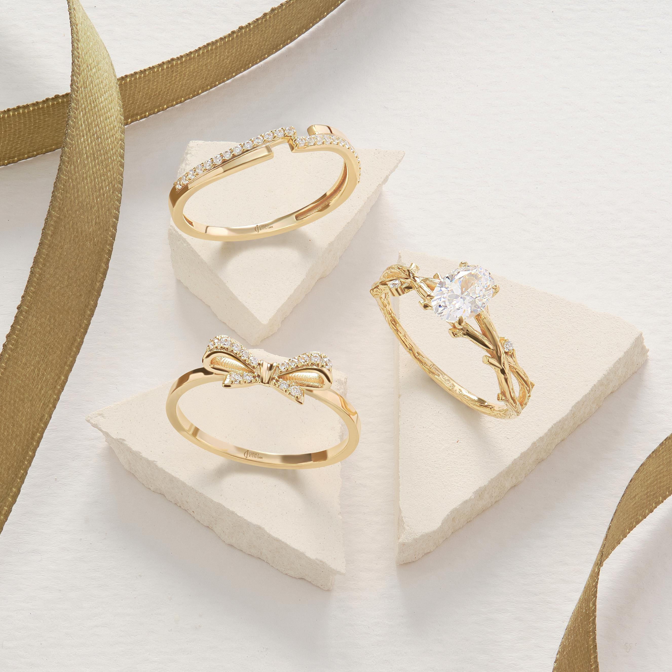 🌿 Oval Diamond Engagement Ring | 14K Solid Gold Leaf & Floral Wedding Ring – Nature Inspired Art Deco Design
This Oval Diamond Leaf Engagement Ring is a beautiful tribute to nature, symbolizing growth, love, and new beginnings. Designed with delicate ivy leaf and branch details, this handcrafted ring blends Art Deco elegance with an organic floral touch—perfect for women who love meaningful, nature-inspired jewelry.
