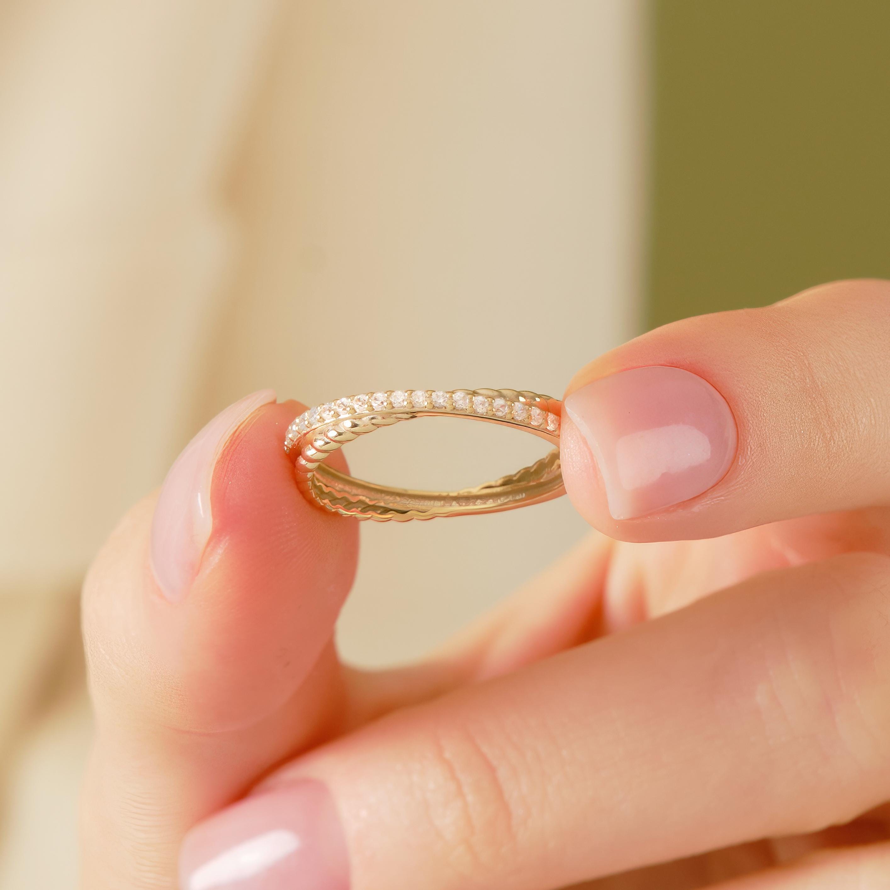 ✨ Criss Cross Diamond Ring | 14K Solid Gold Twisted Rope Band
Modern elegance meets timeless craftsmanship in this stunning Criss Cross Diamond Ring. Designed with a graceful X-shaped (criss-cross) silhouette and a textured twisted rope band, this ring blends minimalism with brilliance—perfect for everyday luxury and meaningful moments.