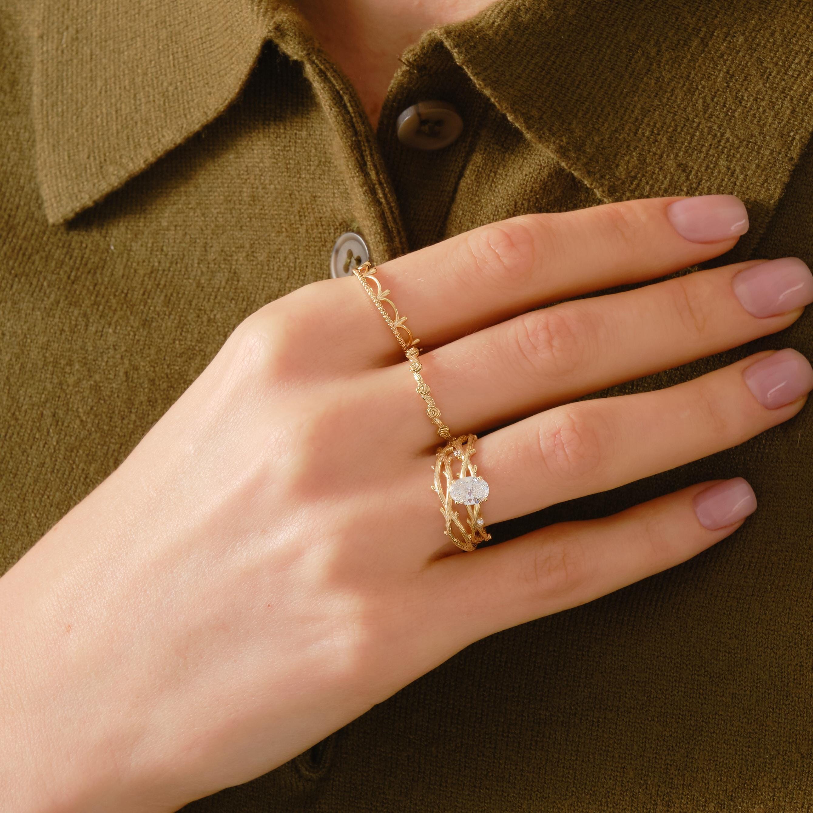🌿 Oval Diamond Engagement Ring | 14K Solid Gold Leaf & Floral Wedding Ring – Nature Inspired Art Deco Design
This Oval Diamond Leaf Engagement Ring is a beautiful tribute to nature, symbolizing growth, love, and new beginnings. Designed with delicate ivy leaf and branch details, this handcrafted ring blends Art Deco elegance with an organic floral touch—perfect for women who love meaningful, nature-inspired jewelry.