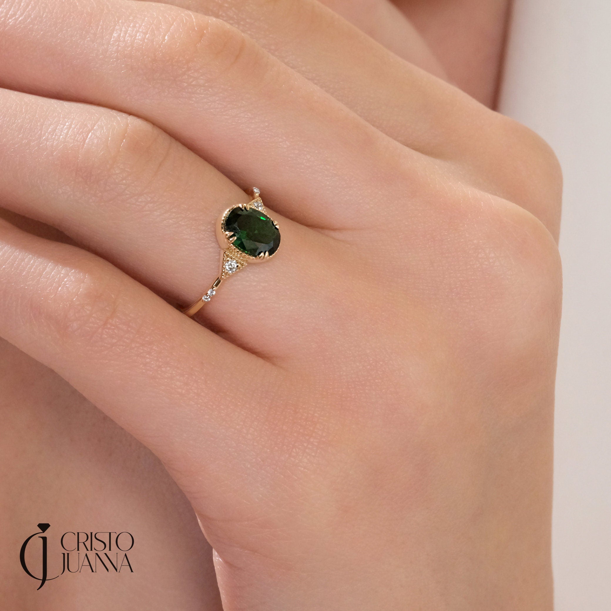 Oval Emerald Birthstone Ring – 10K / 14K / 18K Solid Gold 💚✨
A timeless oval emerald birthstone ring paired with sparkling diamonds, designed in an art deco style. This dainty and elegant piece is perfect as a promise ring, birthday gift, or a meaningful heirloom jewelry for your loved ones.