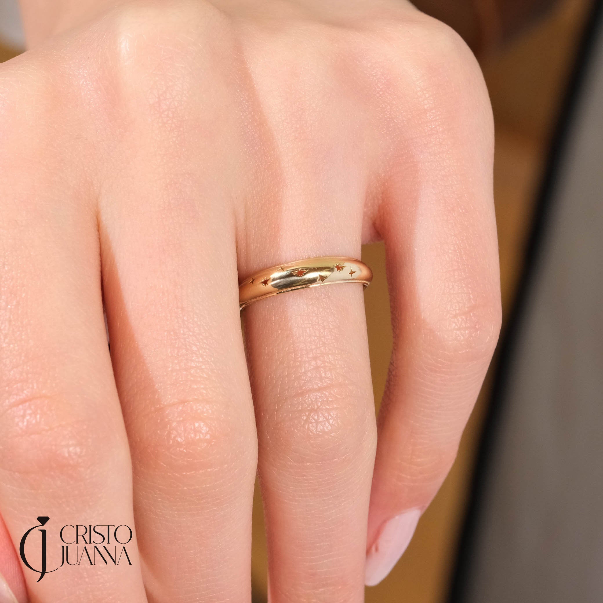 Chunky Dome Star Statement Ring – 14K Solid Gold ⭐✨
Make a bold statement with this geometric star dome ring. Crafted in solid gold, its thick and modern design adds a trendy, edgy touch to any outfit. Perfect for stacking or wearing solo as a standout piece. 💫