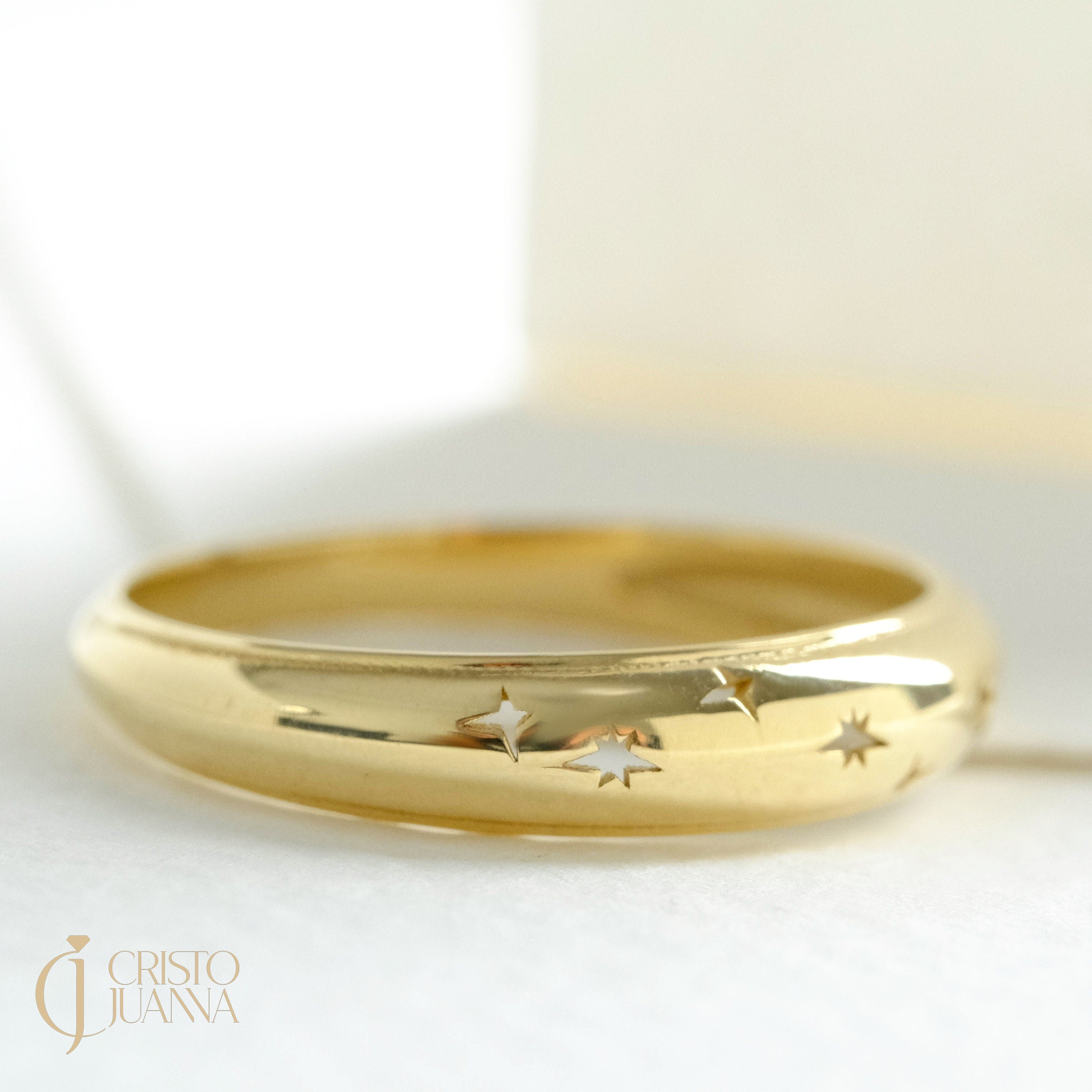 Chunky Dome Star Statement Ring – 14K Solid Gold ⭐✨
Make a bold statement with this geometric star dome ring. Crafted in solid gold, its thick and modern design adds a trendy, edgy touch to any outfit. Perfect for stacking or wearing solo as a standout piece. 💫