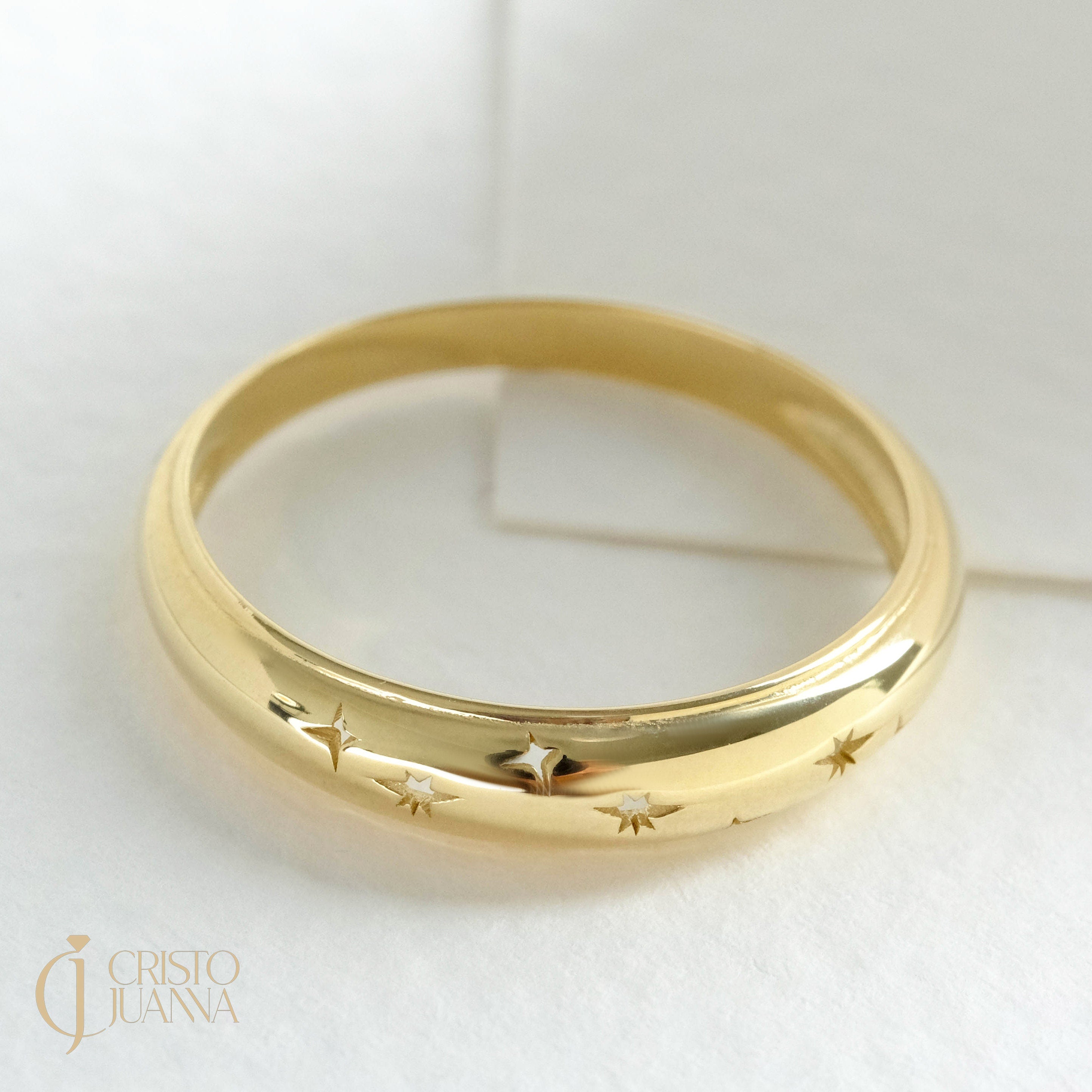 Chunky Dome Star Statement Ring – 14K Solid Gold ⭐✨
Make a bold statement with this geometric star dome ring. Crafted in solid gold, its thick and modern design adds a trendy, edgy touch to any outfit. Perfect for stacking or wearing solo as a standout piece. 💫