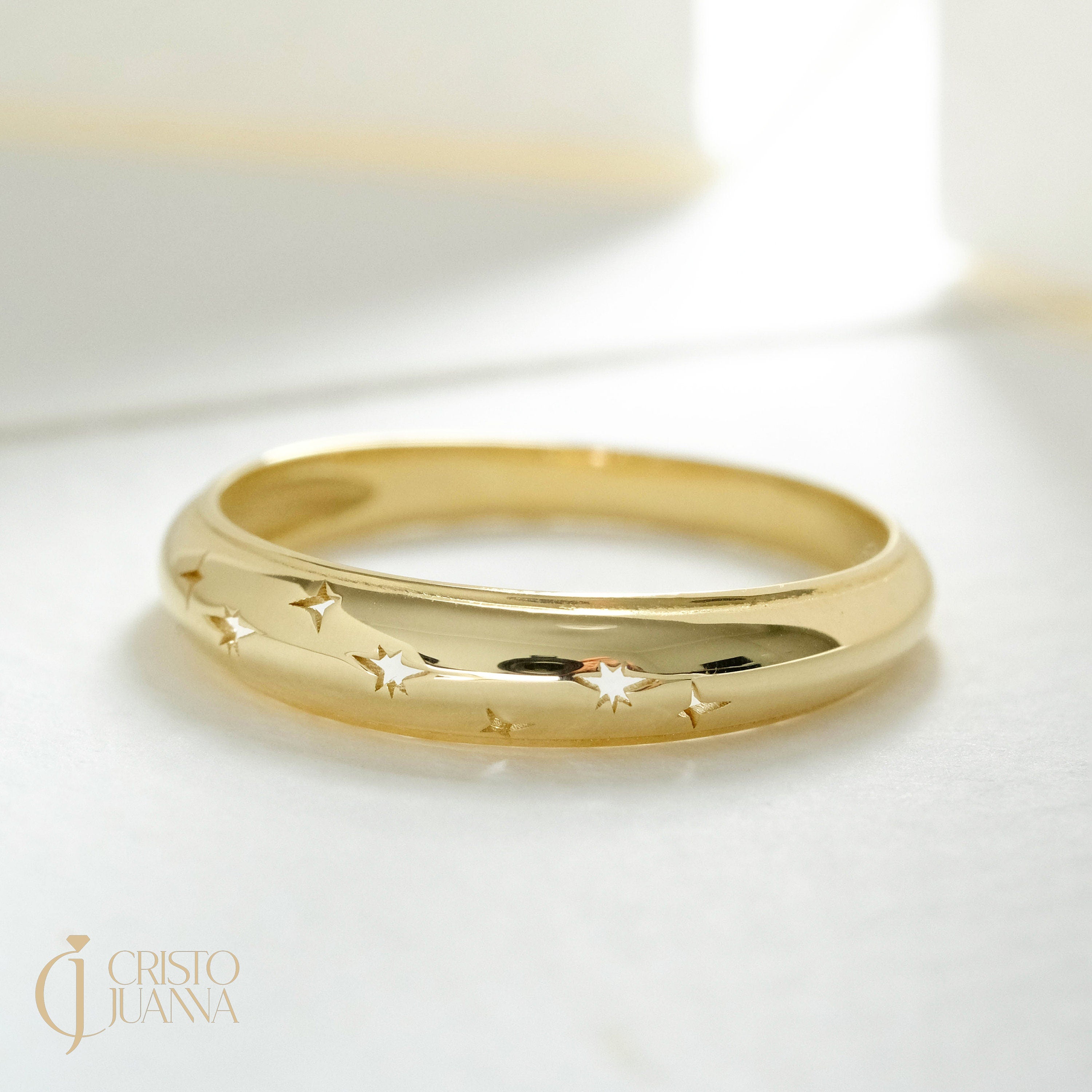 Chunky Dome Star Statement Ring – 14K Solid Gold ⭐✨
Make a bold statement with this geometric star dome ring. Crafted in solid gold, its thick and modern design adds a trendy, edgy touch to any outfit. Perfect for stacking or wearing solo as a standout piece. 💫