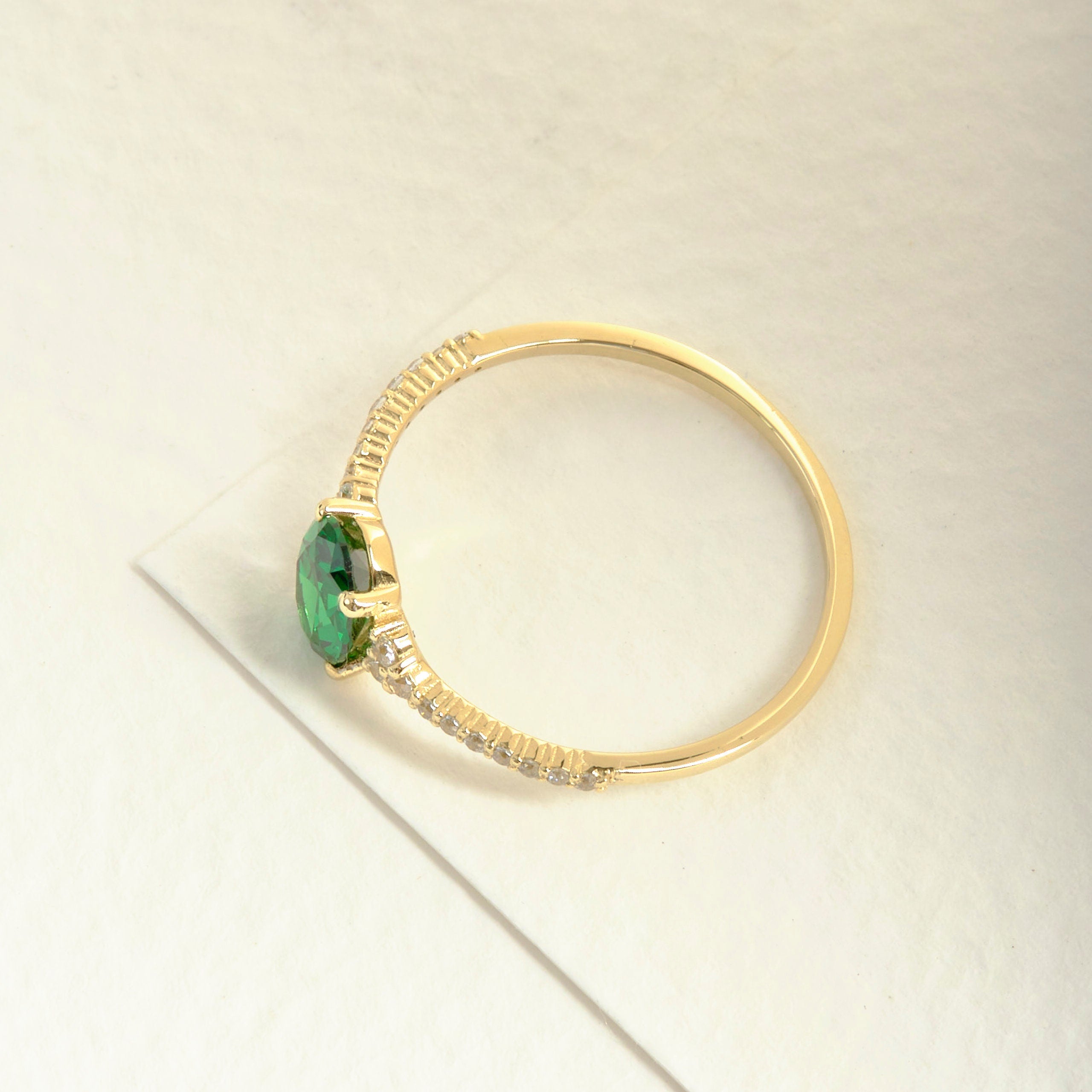 Oval Emerald Engagement Ring – 14K Solid Gold with Side Diamonds 💚✨
Refined, radiant, and meaningful — this Oval Emerald Engagement Ring brings together timeless elegance and modern sparkle. The deep green emerald at its center symbolizes love and renewal, while the shimmering side moissanites add a touch of brilliance for a truly captivating finish.