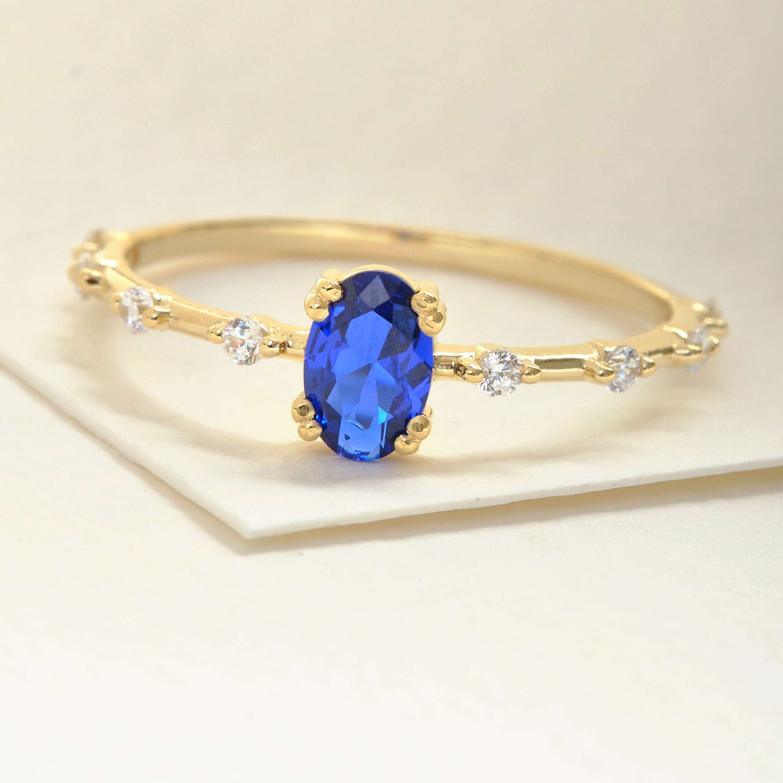 Oval Sapphire Engagement Ring – 14K Solid Gold ✨💙
A stunning oval blue sapphire engagement ring accented with sparkling side diamonds. Perfect for September birthdays or anyone who loves classic elegance, this ring can be customized with Diamond or Moissanite for the perfect shine. 💍