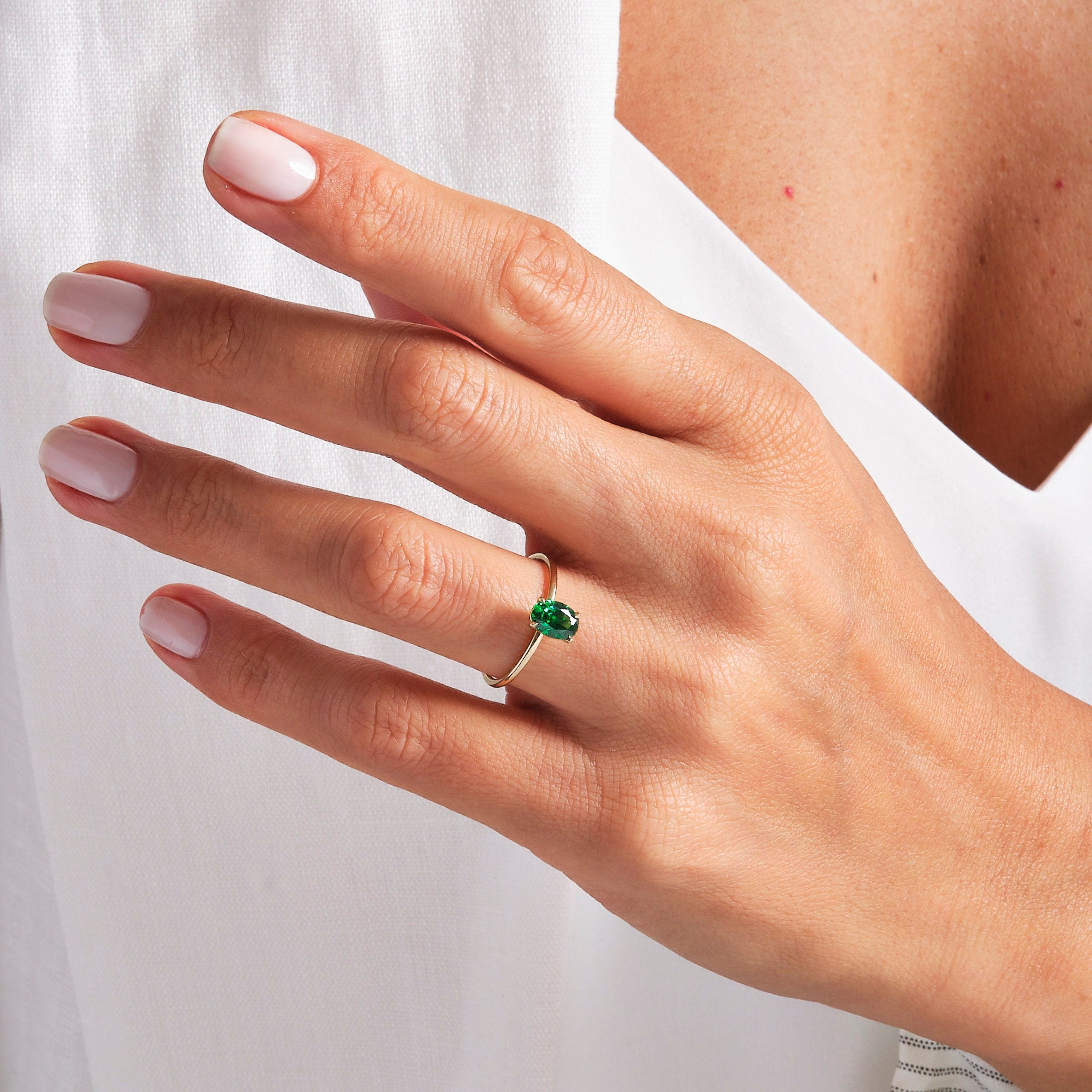 💍 Oval Emerald Birthstone Ring — 14K Solid Gold Solitaire Green Gemstone Band

This elegant oval emerald ring brings a rich, vibrant pop of green to any jewelry collection. Crafted in solid gold with a smooth, dainty band, it’s perfect as a birthstone ring, everyday solitaire, or meaningful gift for someone special. Its minimalist silhouette makes it ideal for stacking or wearing alone as a timeless statement piece.