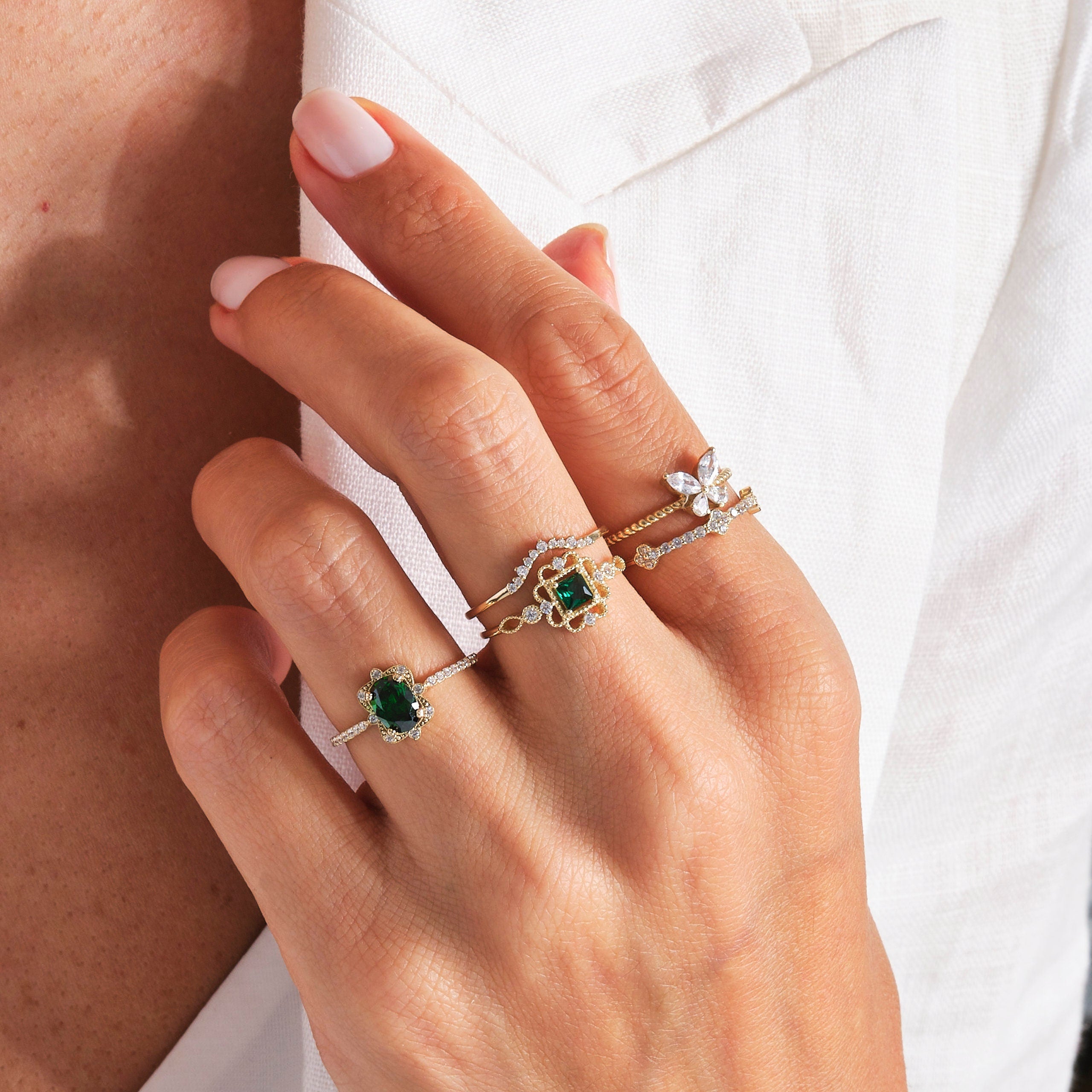 Princess Cut Emerald Engagement Ring – 10K / 14K / 18K Solid Gold 💚✨
A vibrant princess-cut emerald set in a delicate band accented with sparkling round diamonds. Its square silhouette and art deco charm make it a timeless engagement, promise, or birthstone ring. A perfect gift for emerald lovers and vintage jewelry enthusiasts.