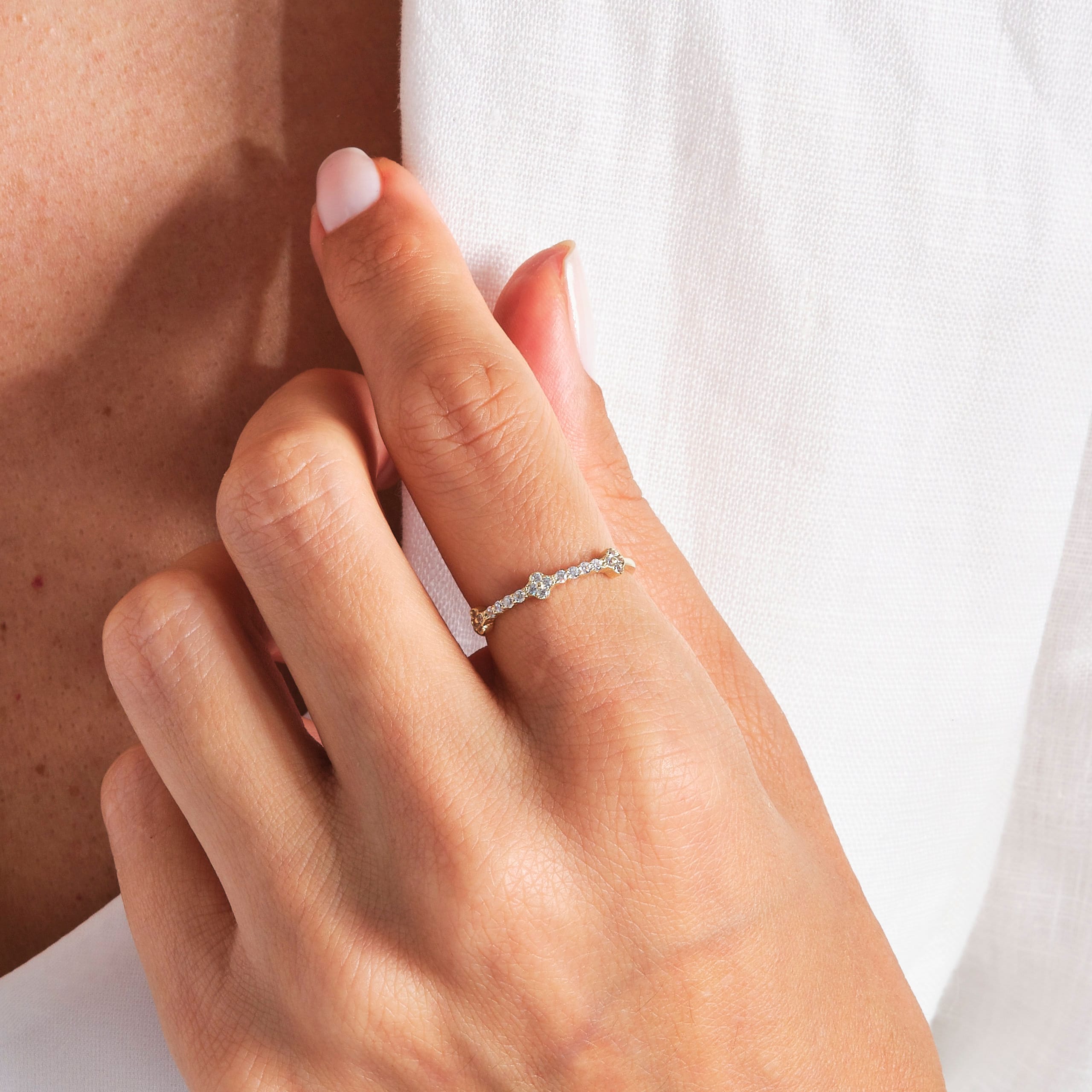 💎 Cluster Diamond Ring – 14K Solid Gold Clover Moissanite Band
This elegant cluster ring features petite pavé-set stones in a delicate clover formation, offering a sparkling yet minimal touch. Ideal as a half eternity band, promise ring, or wedding band for women who love refined elegance.