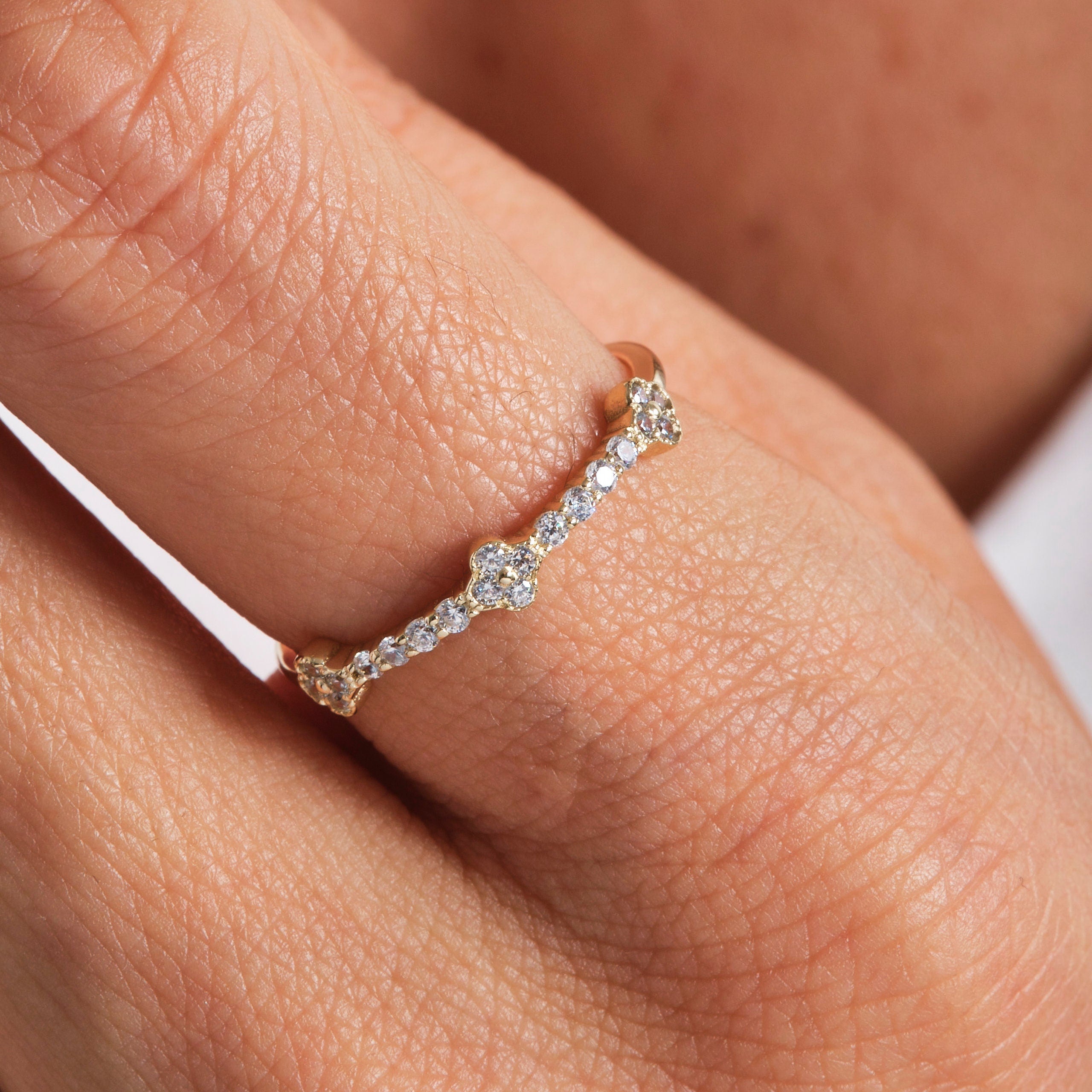 💎 Cluster Diamond Ring – 14K Solid Gold Clover Moissanite Band
This elegant cluster ring features petite pavé-set stones in a delicate clover formation, offering a sparkling yet minimal touch. Ideal as a half eternity band, promise ring, or wedding band for women who love refined elegance.